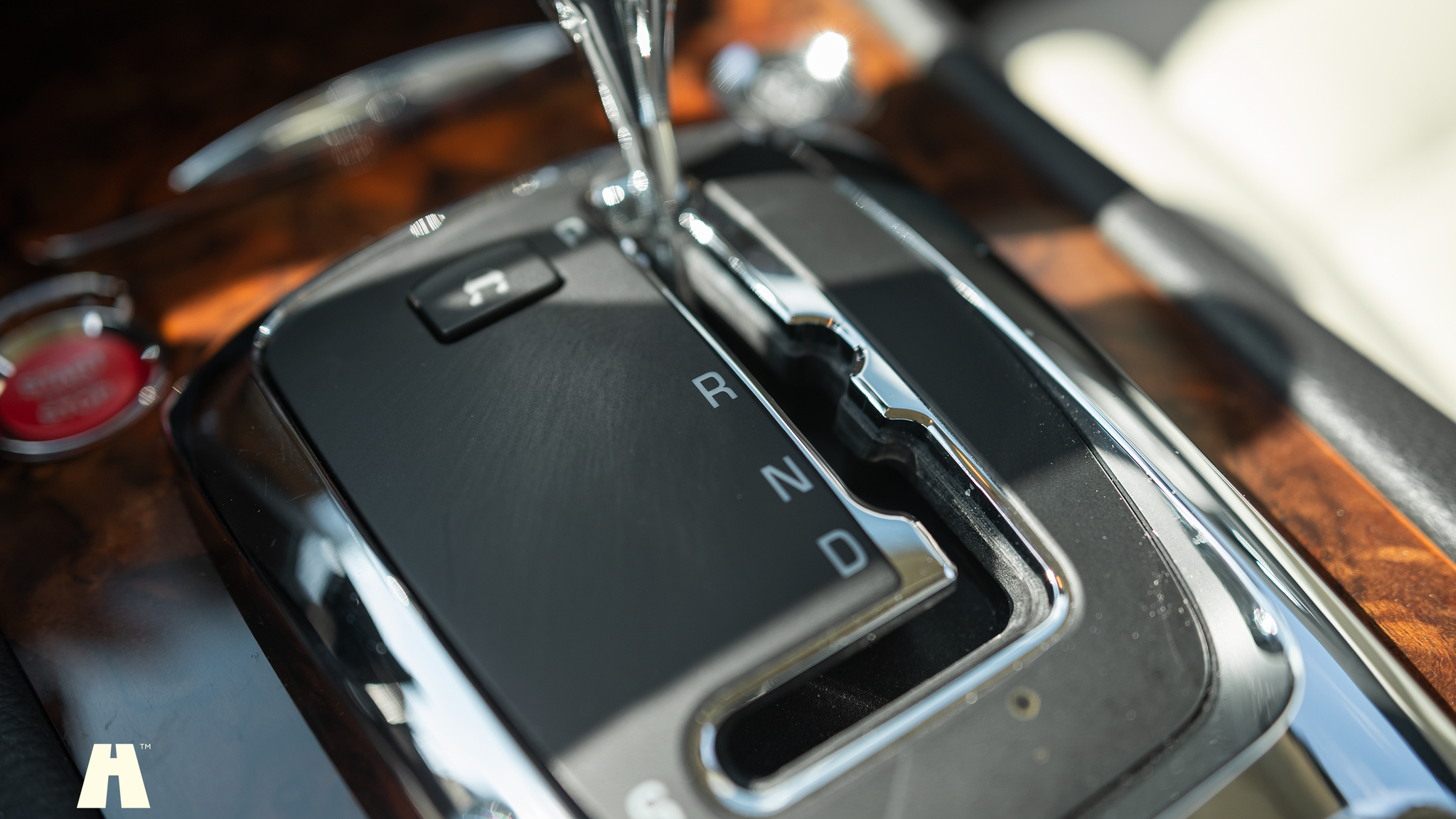 Interior image of 2008 Jaguar XKR (59)