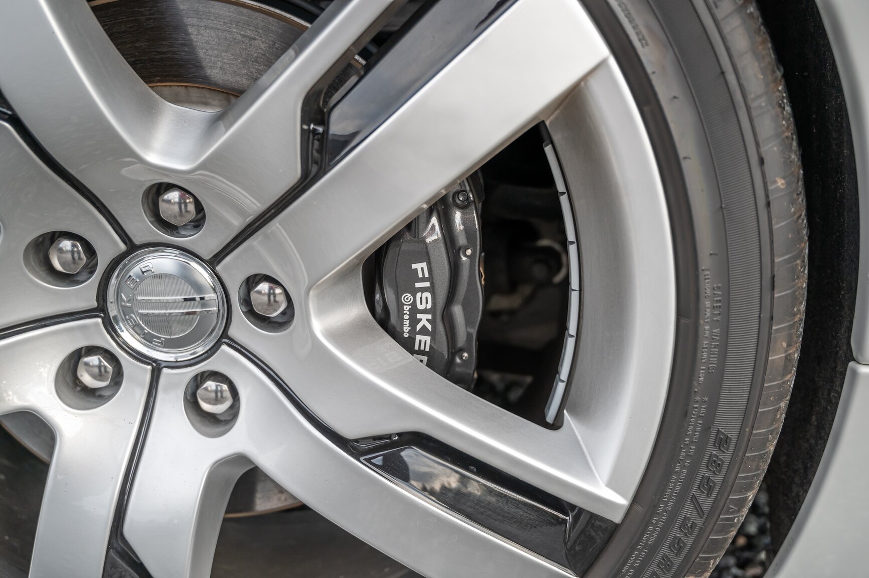 Exteriörbild på 2012 Fisker Karma ES
