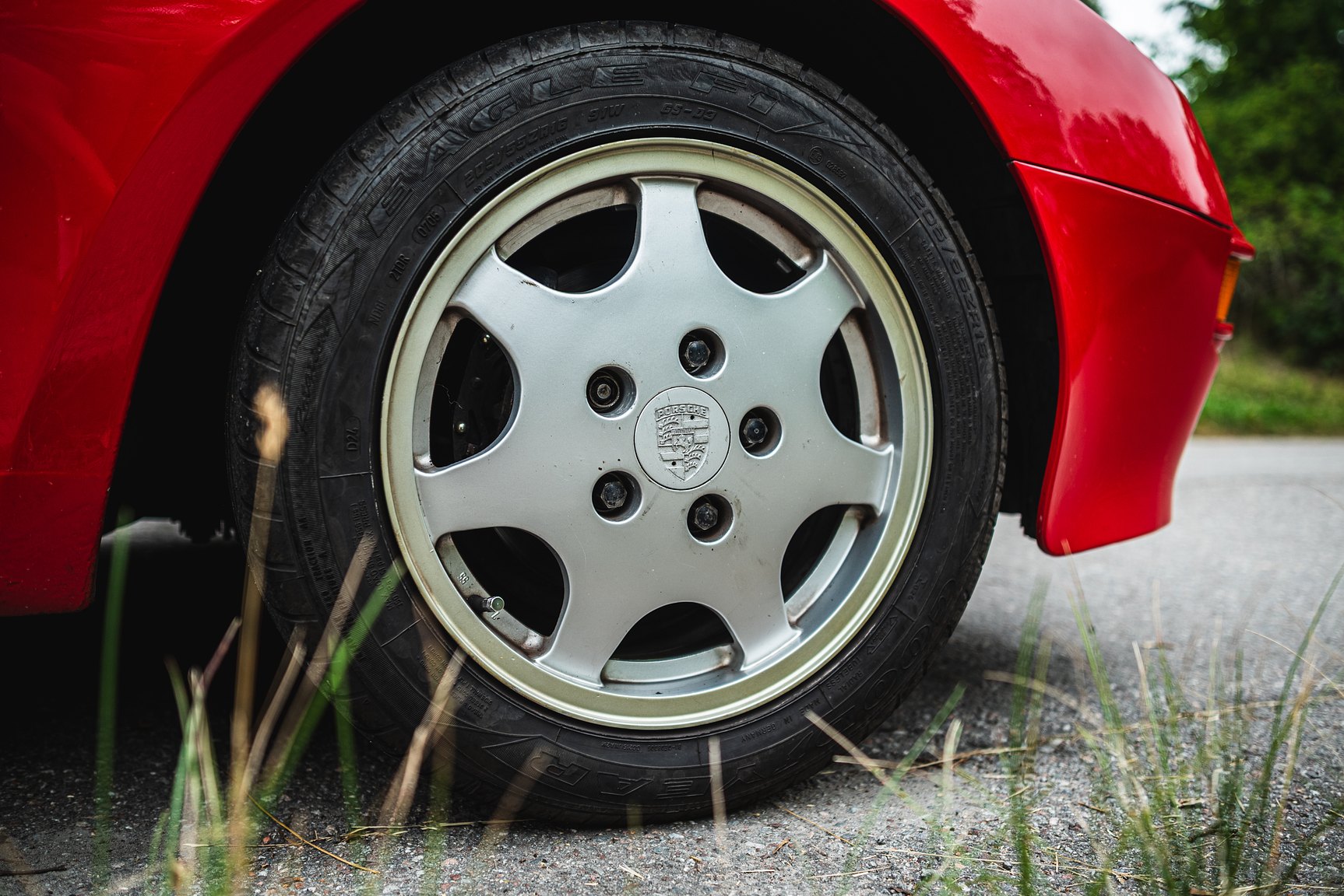 Exterior image of 1988 Porsche 944