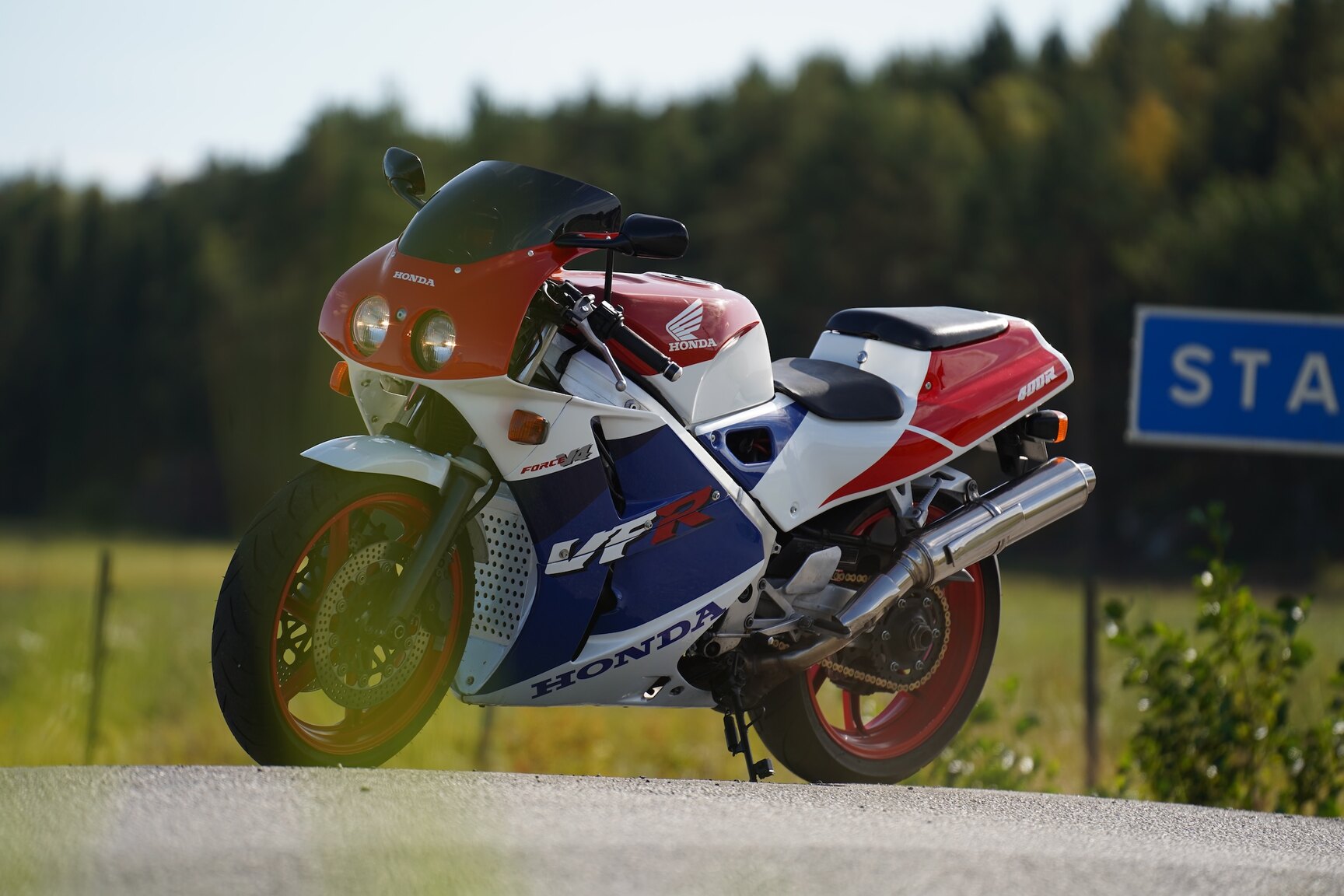 Exterior image of 1992 Honda VFR400R NC30