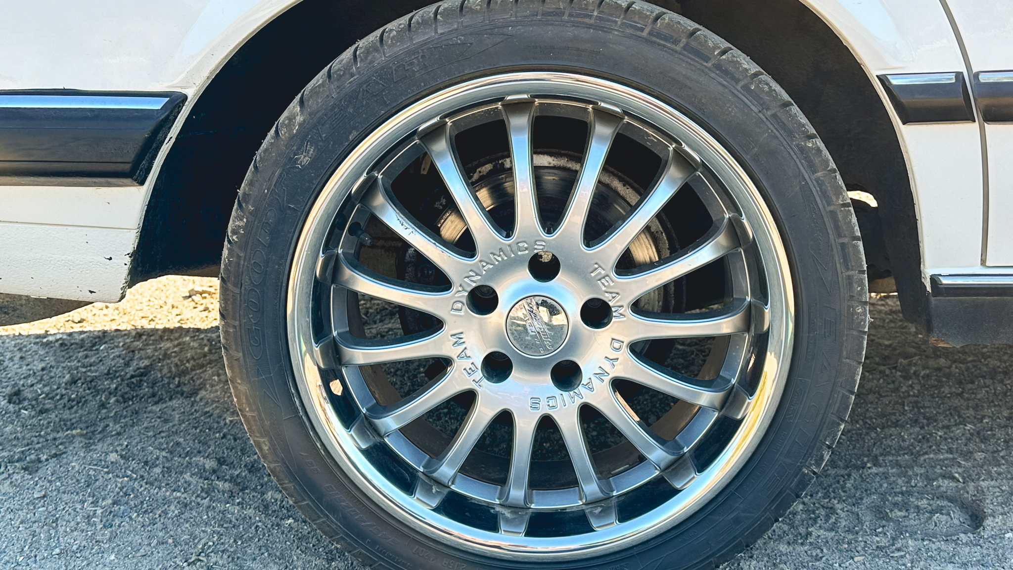 Exteriörbild på 1984 BMW 745i Executive Automat