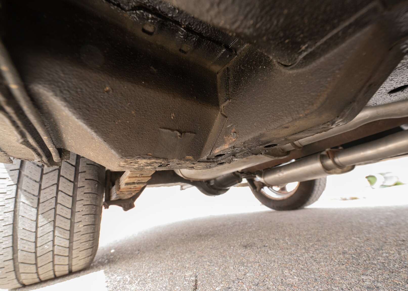 Image of 1961 Chrysler New Yorker Sedan (27) mechanics