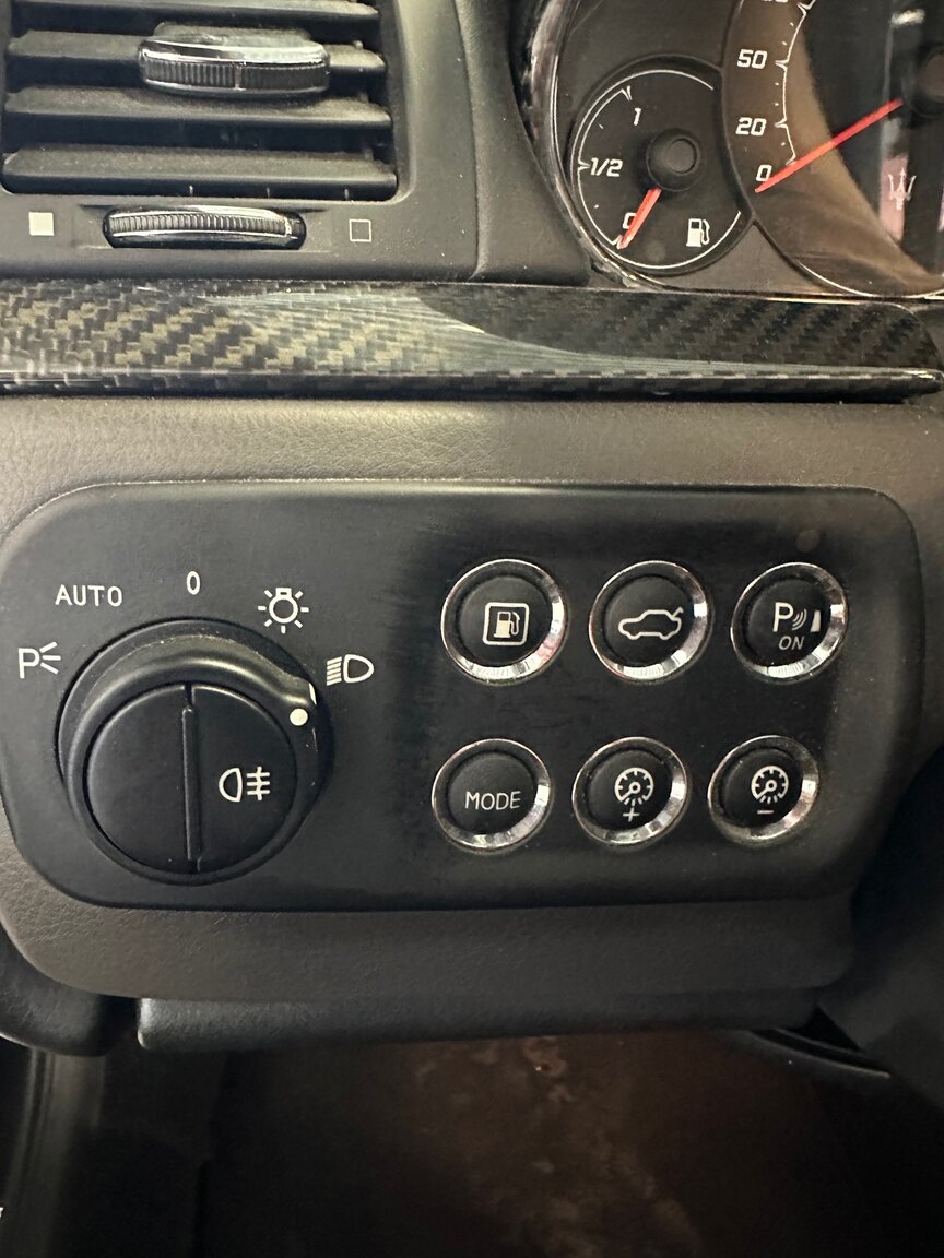 Interiörbild 2016 Maserati Grancabrio (12)