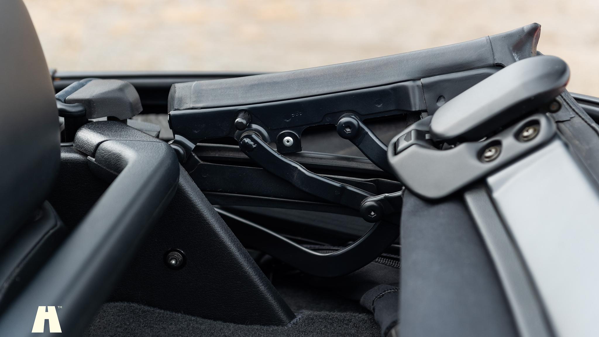 Innenraumfoto von 1997 Mazda MX-5 (37)