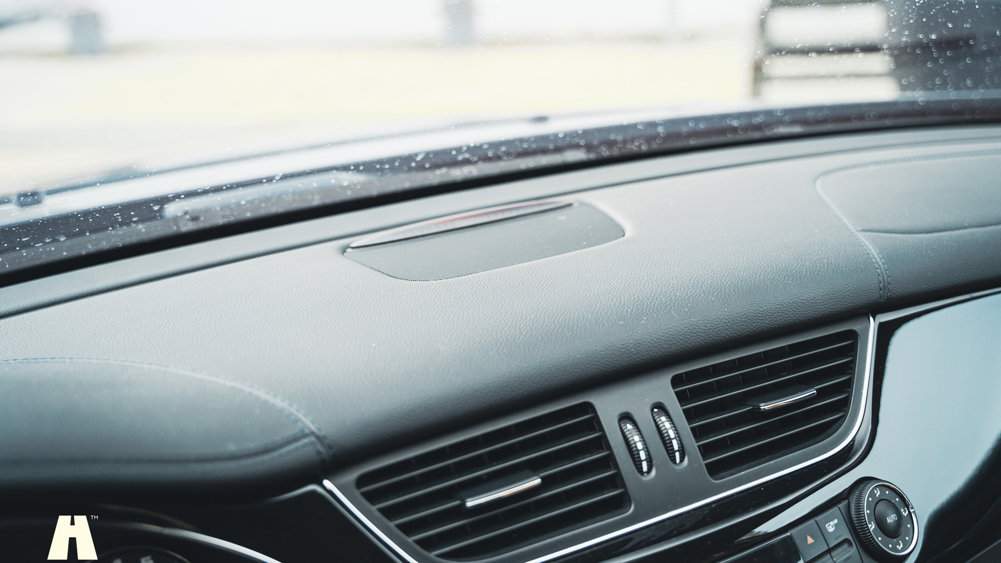 Interior image of 2008 Mercedes-Benz CLS 63 AMG (38)