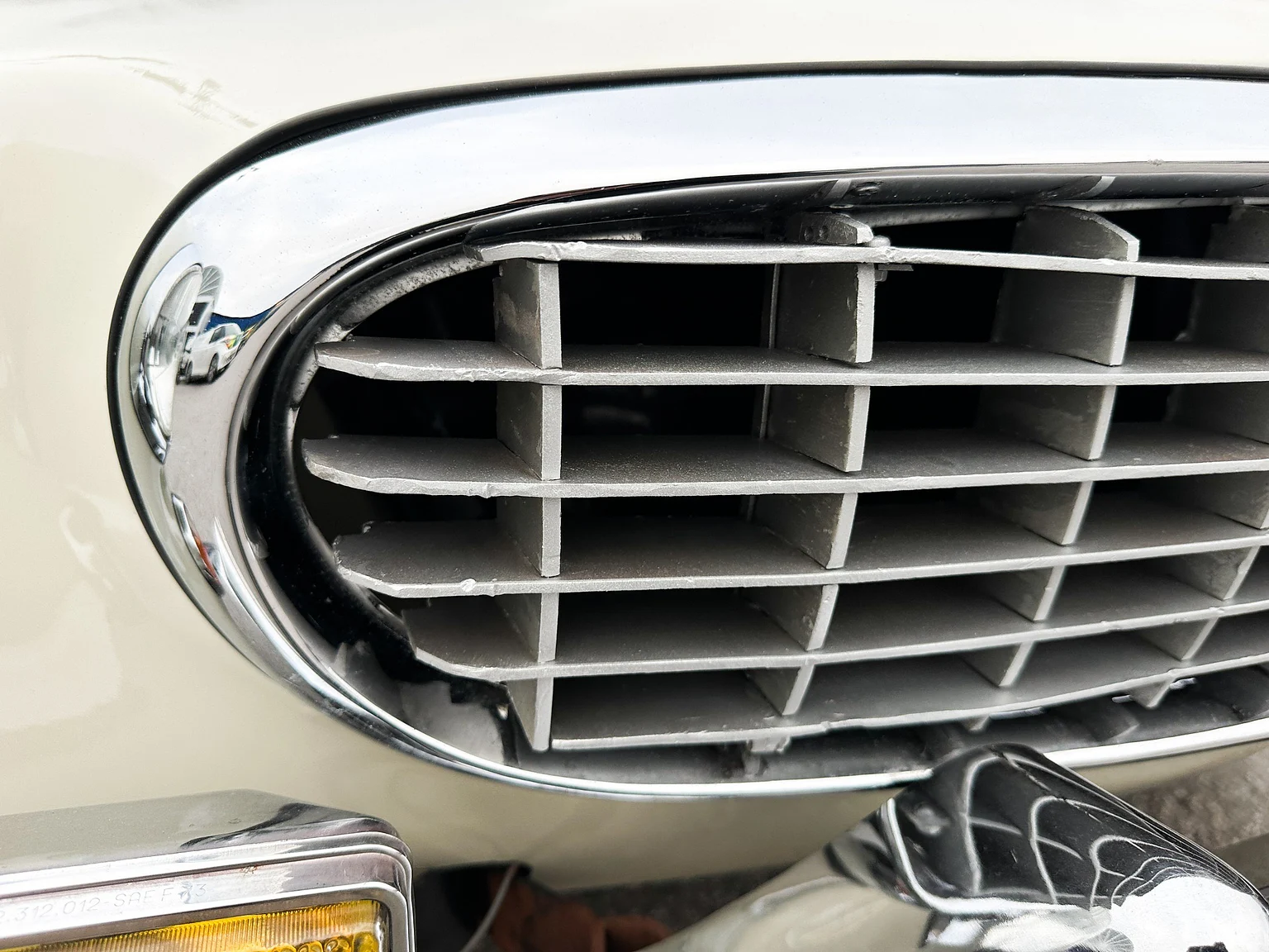 Exterior image of 1964 Volvo P 1800S (64)