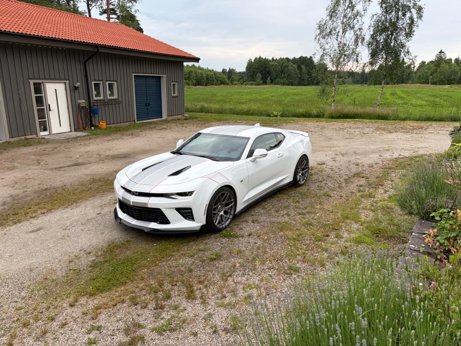 Exteriörbild på 2017 Chevrolet Camaro SS (1)
