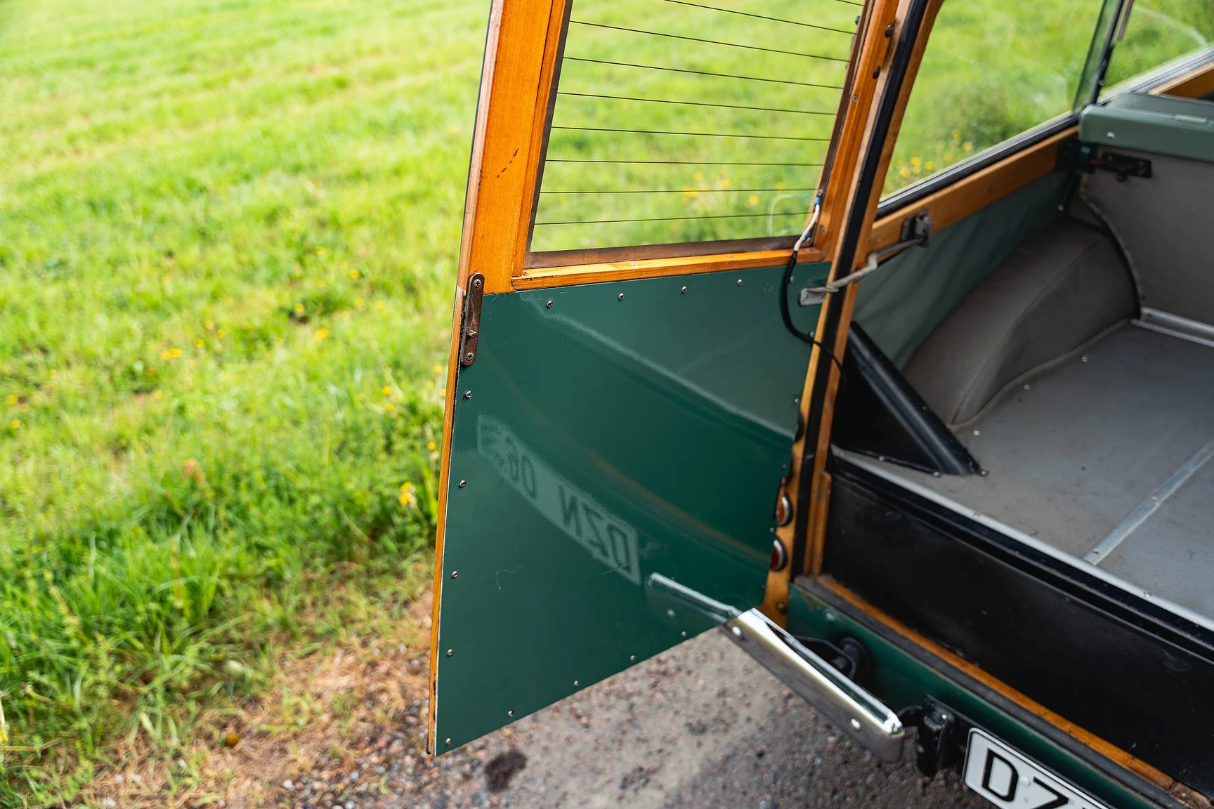 Interior image of 1968 Morris Minor Traveller (64)