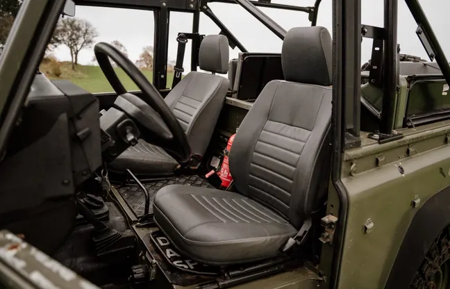 1997 Land Rover Defender Wolf 90 – Interiör