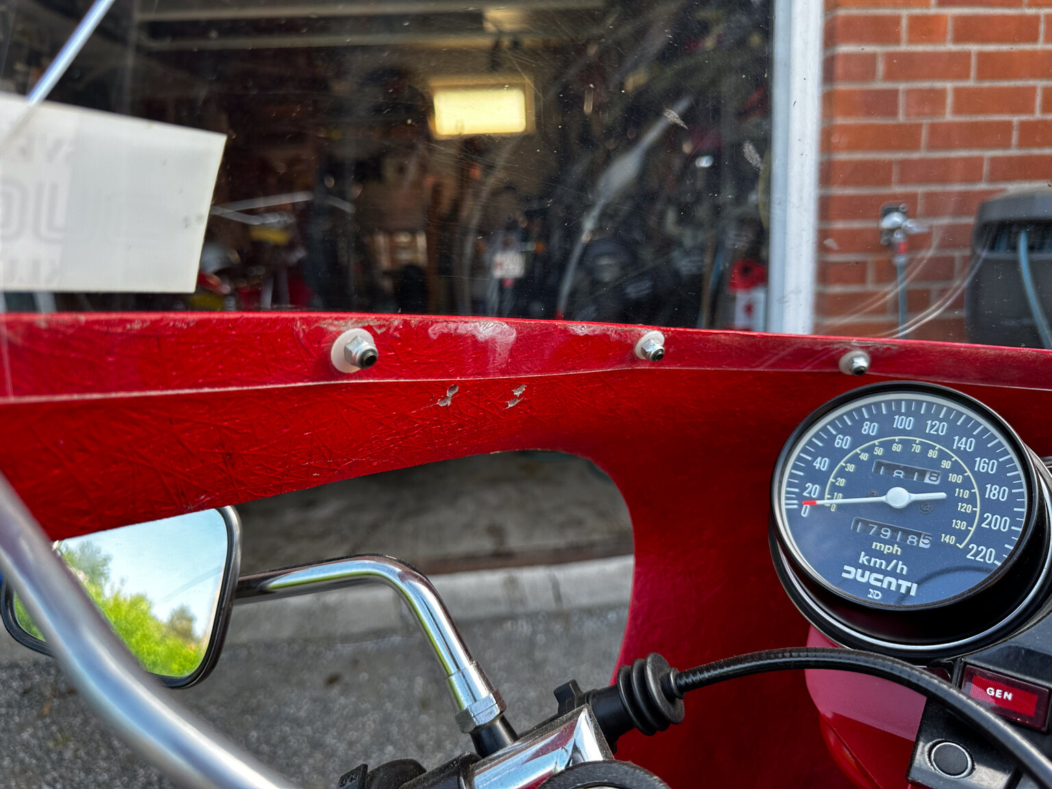 Exteriörbild på 1983 Ducati 900 Mike Hailwood Replica