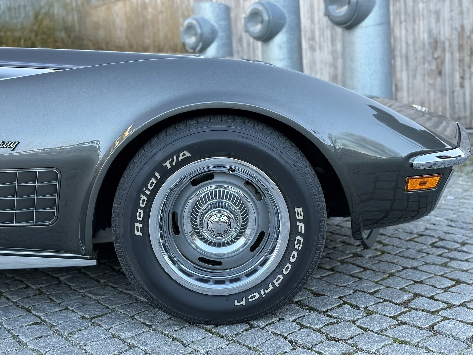 Aussenfoto 1971 Chevrolet Corvette Stingray Special 598 cui V8 795 hk (17)