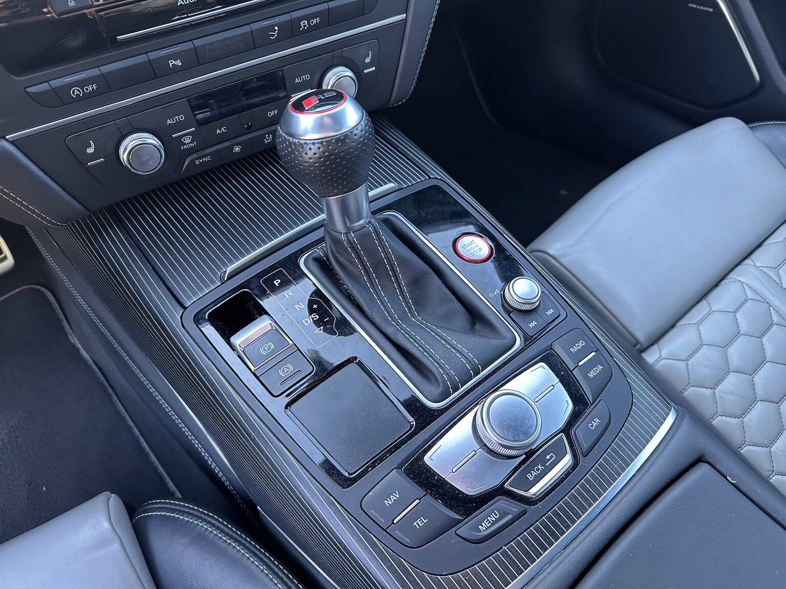 Interiörbild 2015 Audi RS7 (11)