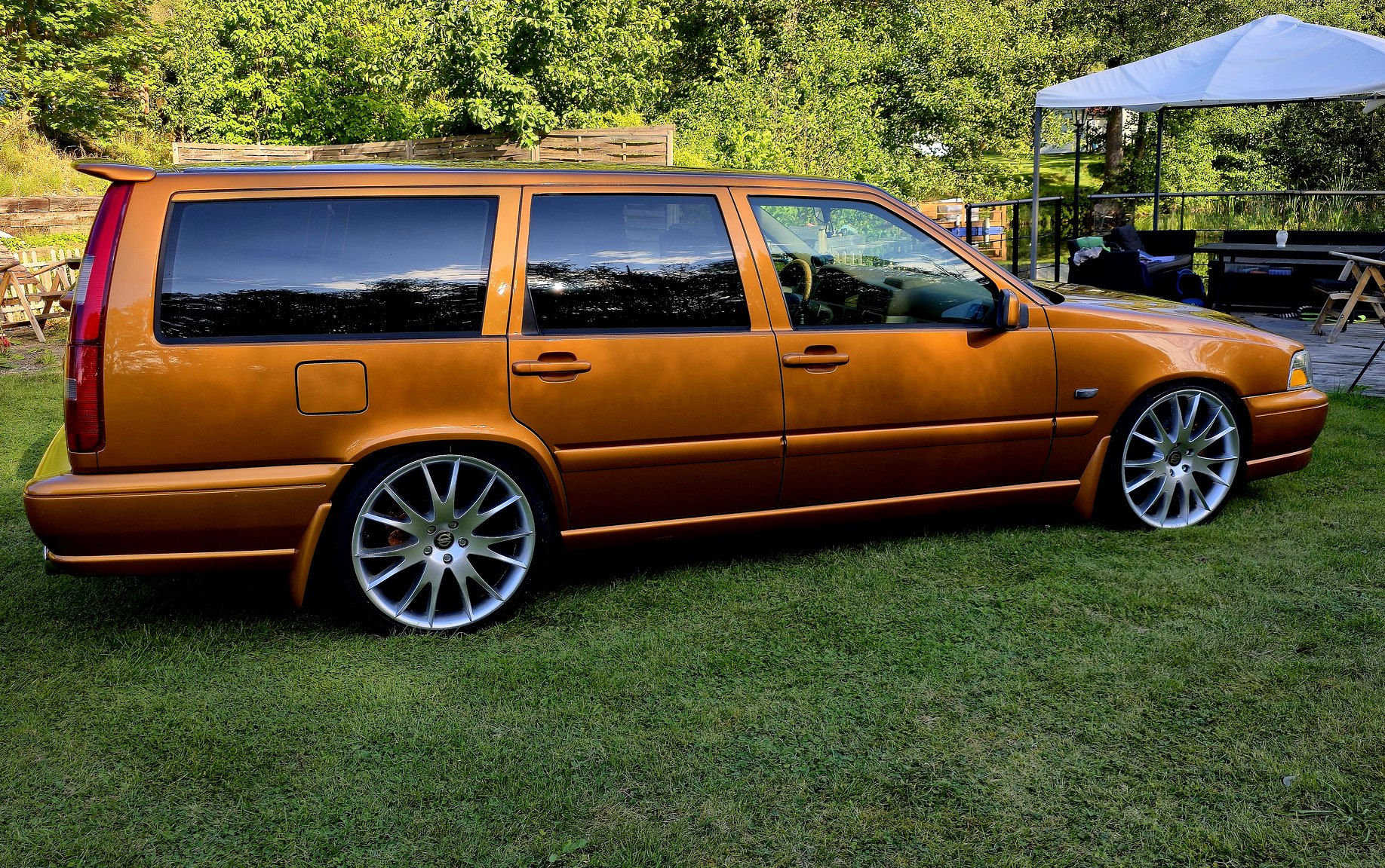 Exterior image of 1998 Volvo V70 R 2.3 T Automatisk