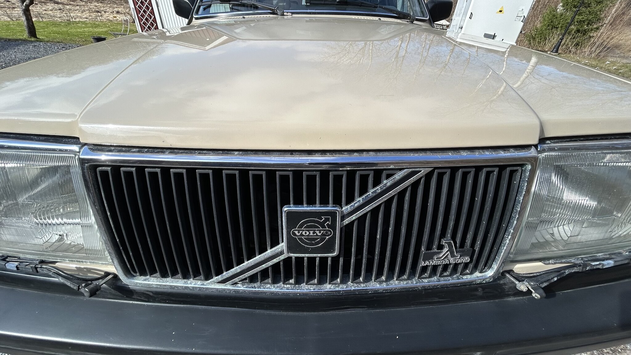 Exterior image of 1987 Volvo 244