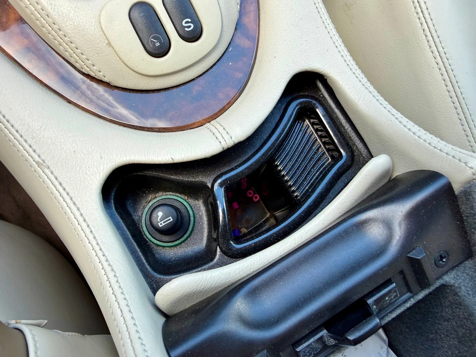 Innenraumfoto von 2001 Jaguar XJ Sovereign 4.0 V8 (25)
