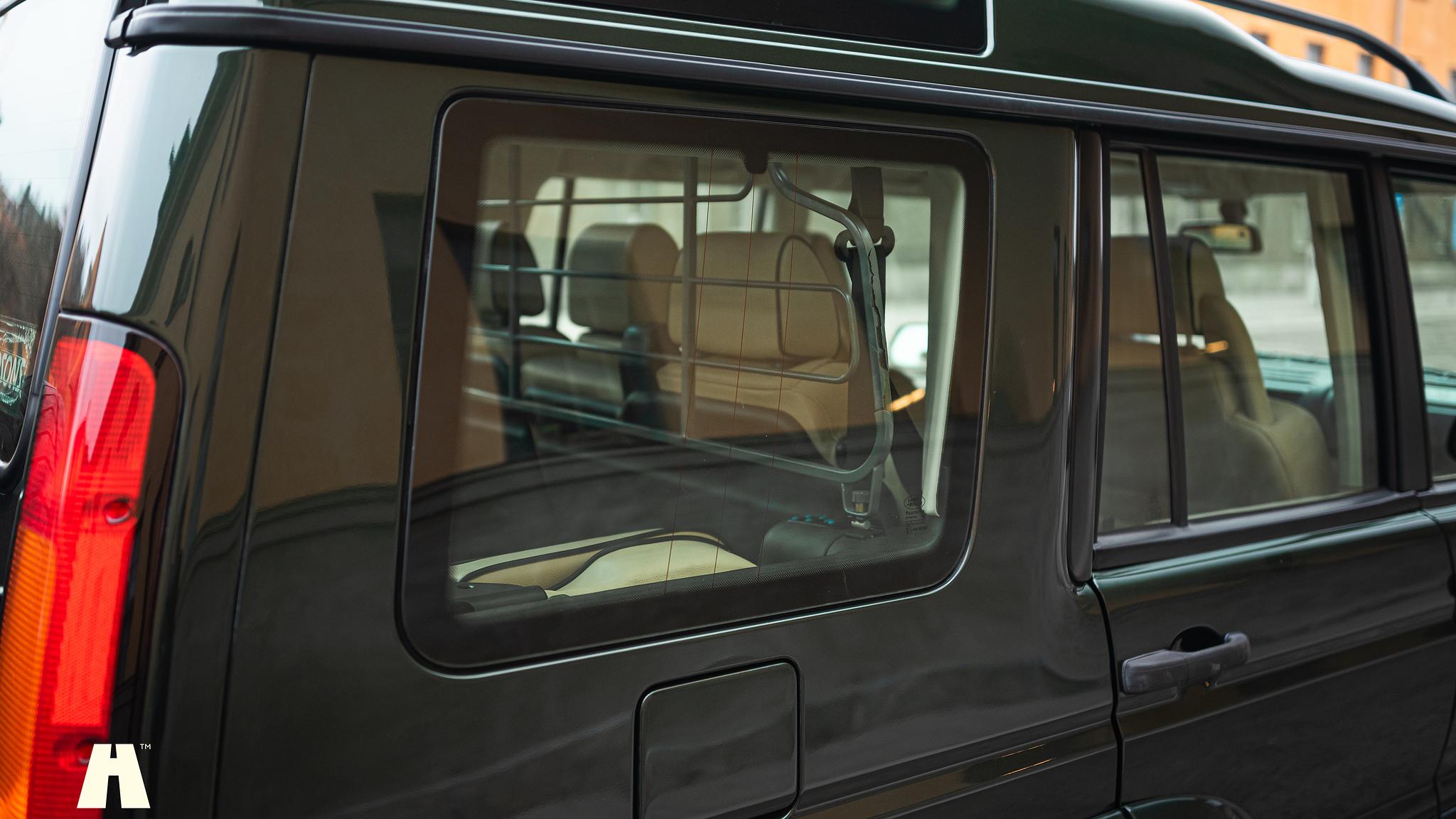 Exterior image of 2003 Land Rover Discovery II, 2003