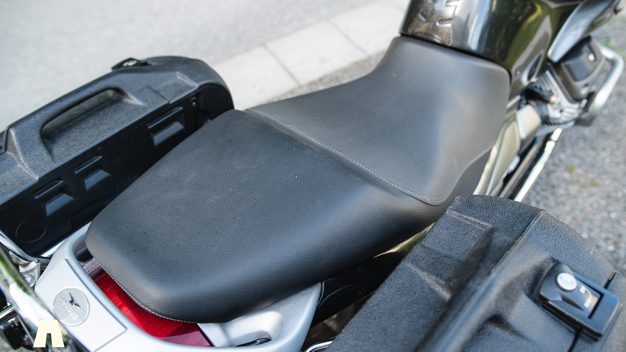 Exterior image of 2005 Moto Guzzi Breva 750i