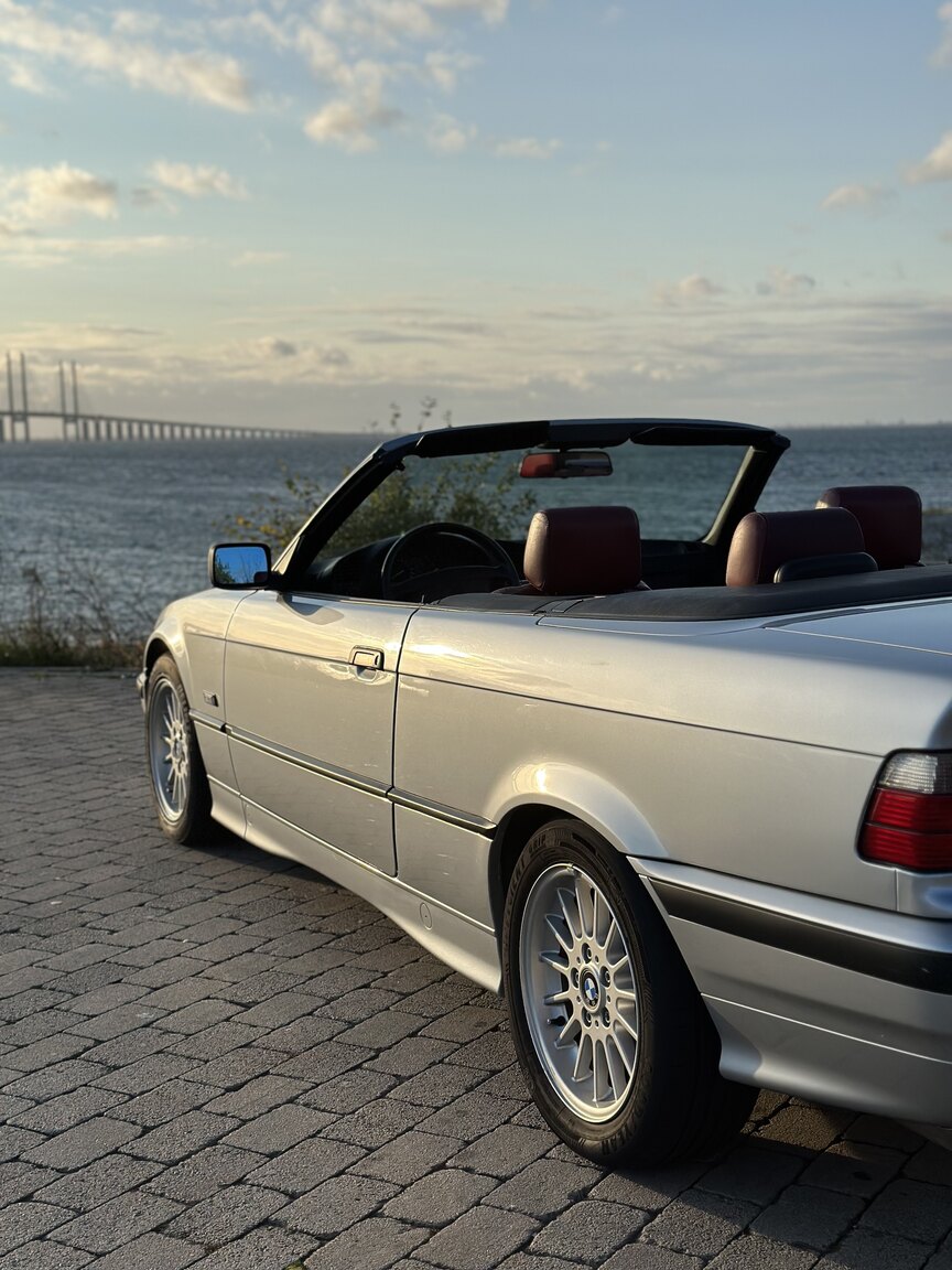 Exteriörbild på 1993 BMW 325i Convertible