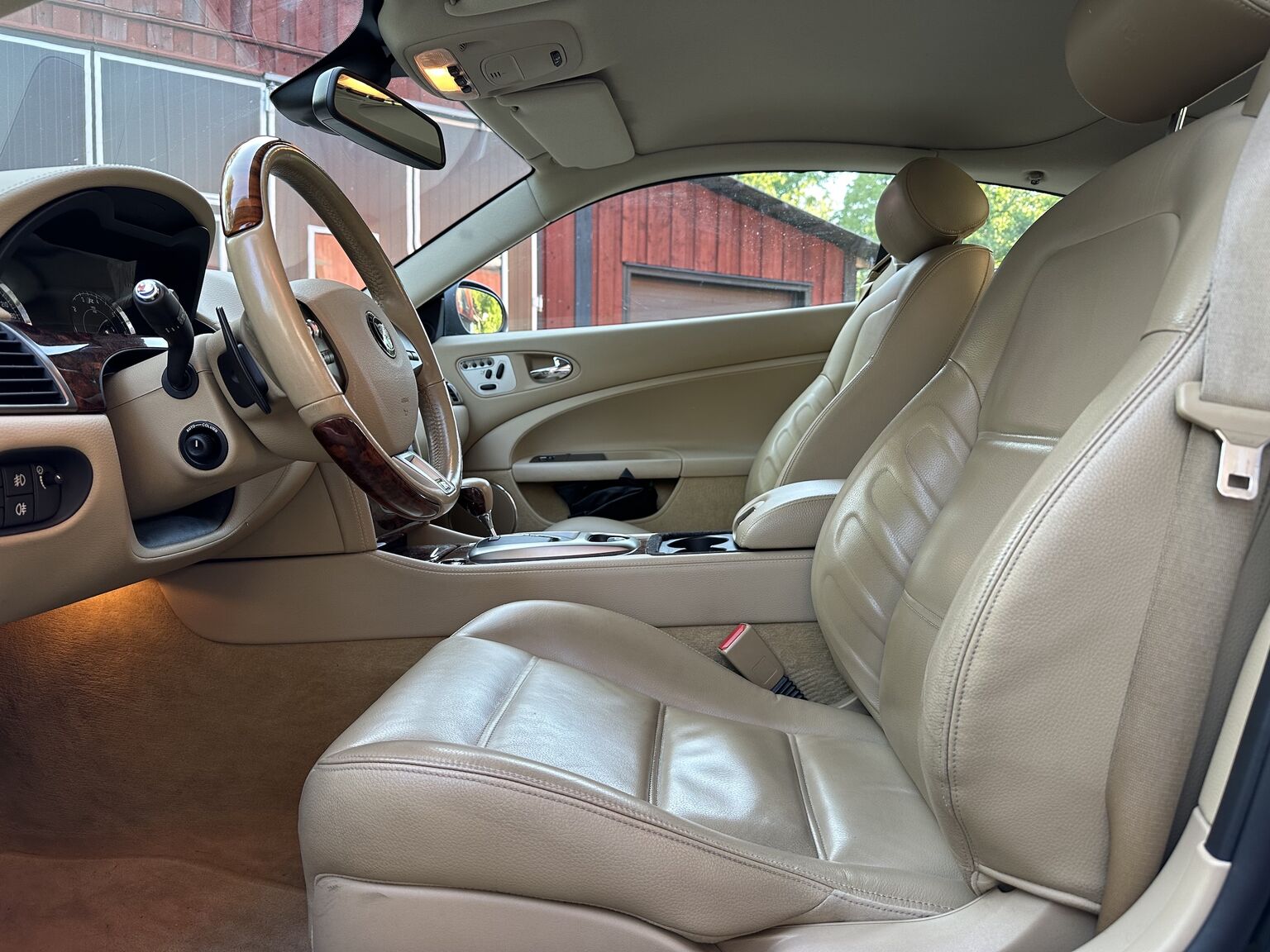 Innenraumfoto von 2007 Jaguar XKR