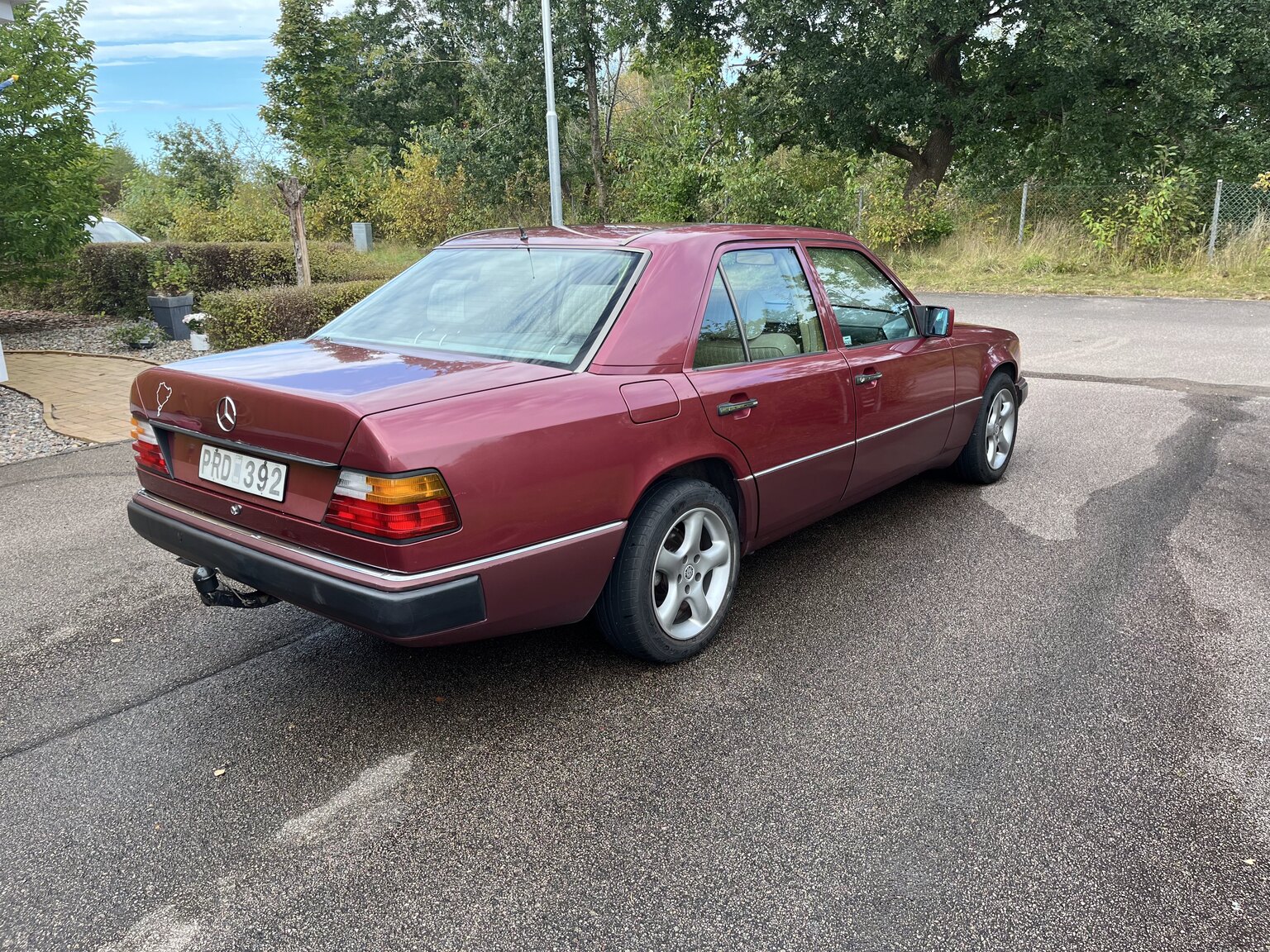 Exteriörbild på 1990 Mercedes-Benz 230 E