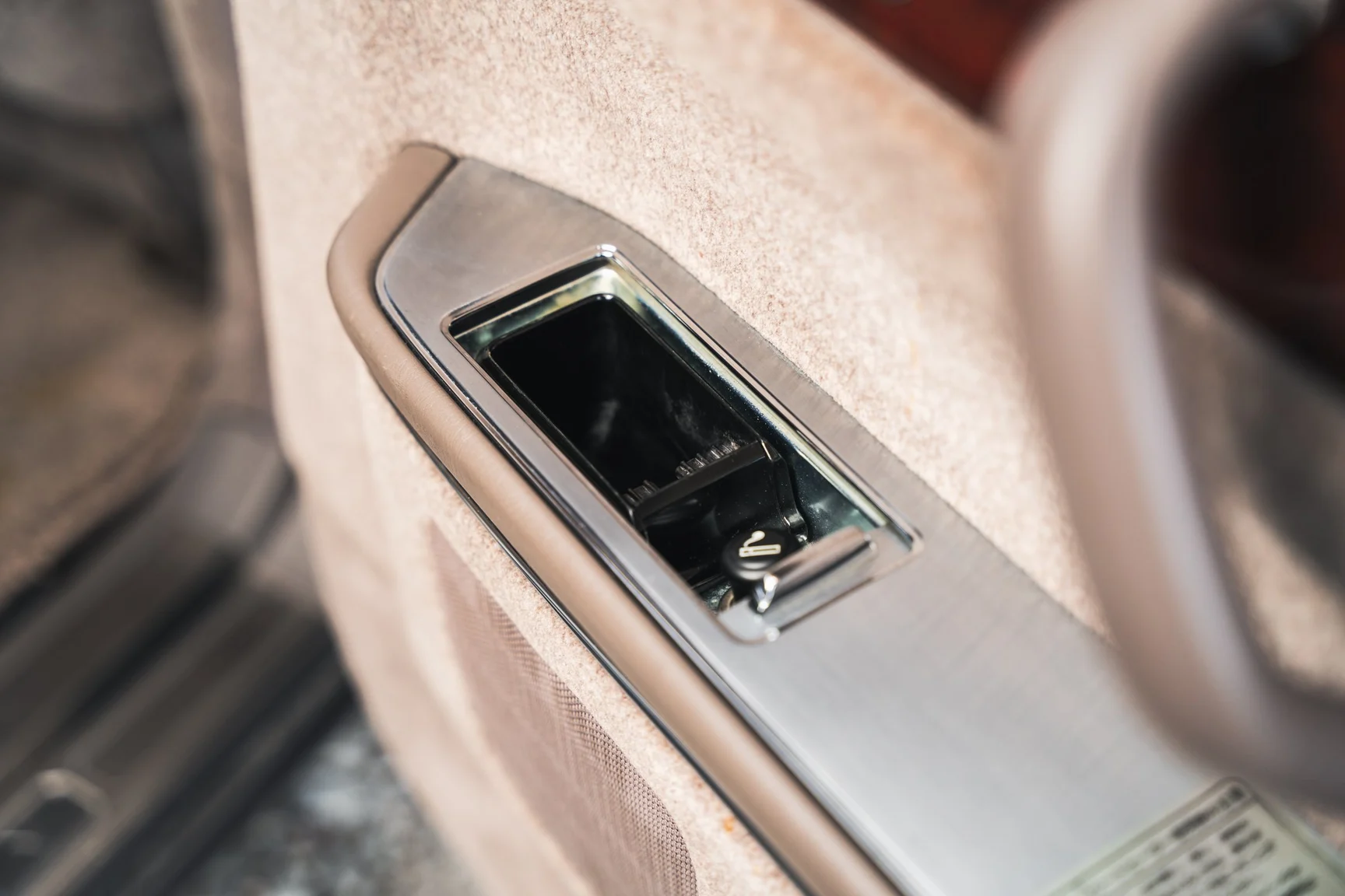 Interior image of 2000 Toyota Century V12 G50 (71)