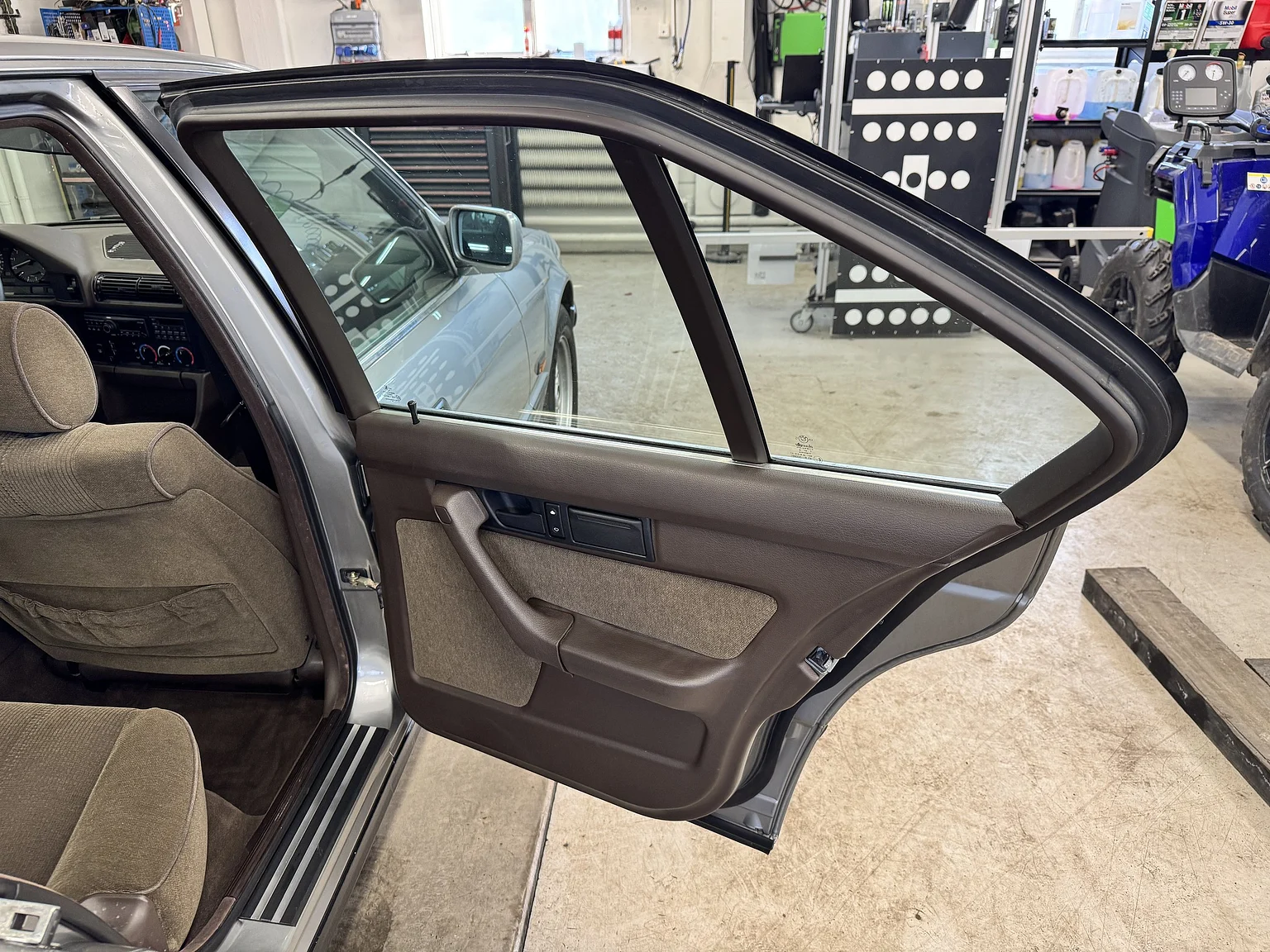 Interior image of 1988 BMW 535i - NO RESERVE (34)