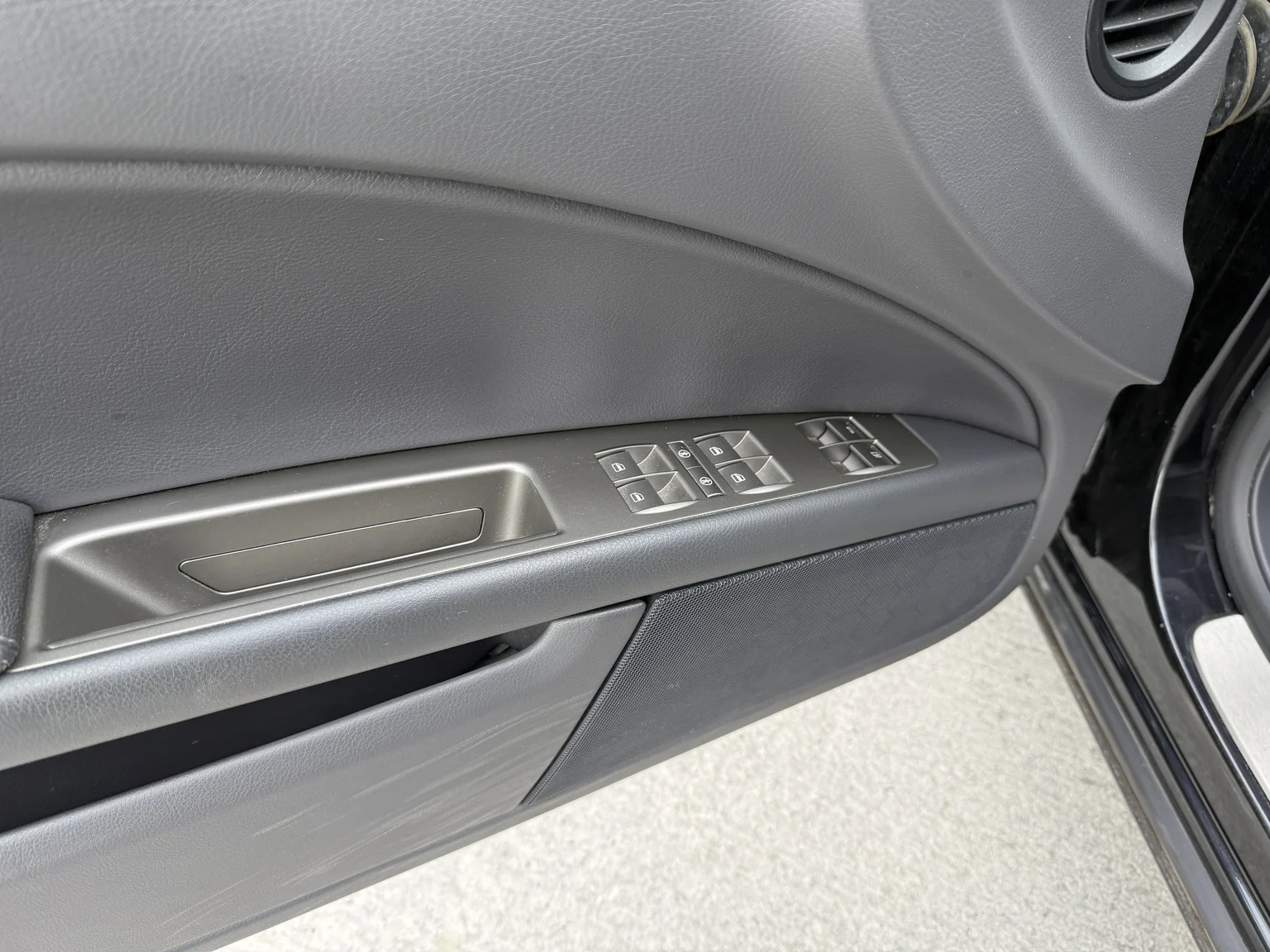 Interior image of 2013 Volkswagen Phaeton 3.0 TDI (5)