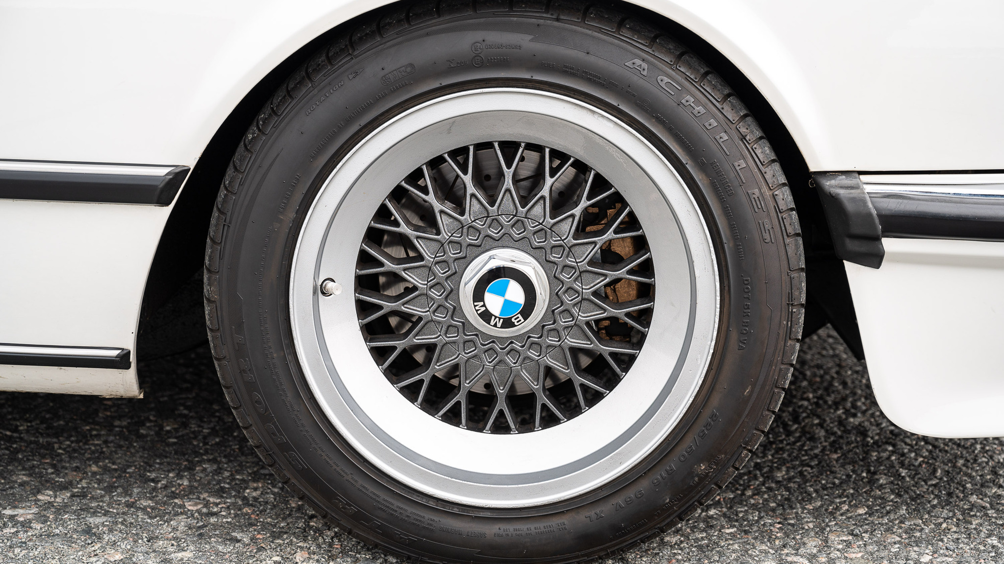 Exterior image of 1983 BMW 635 CSi