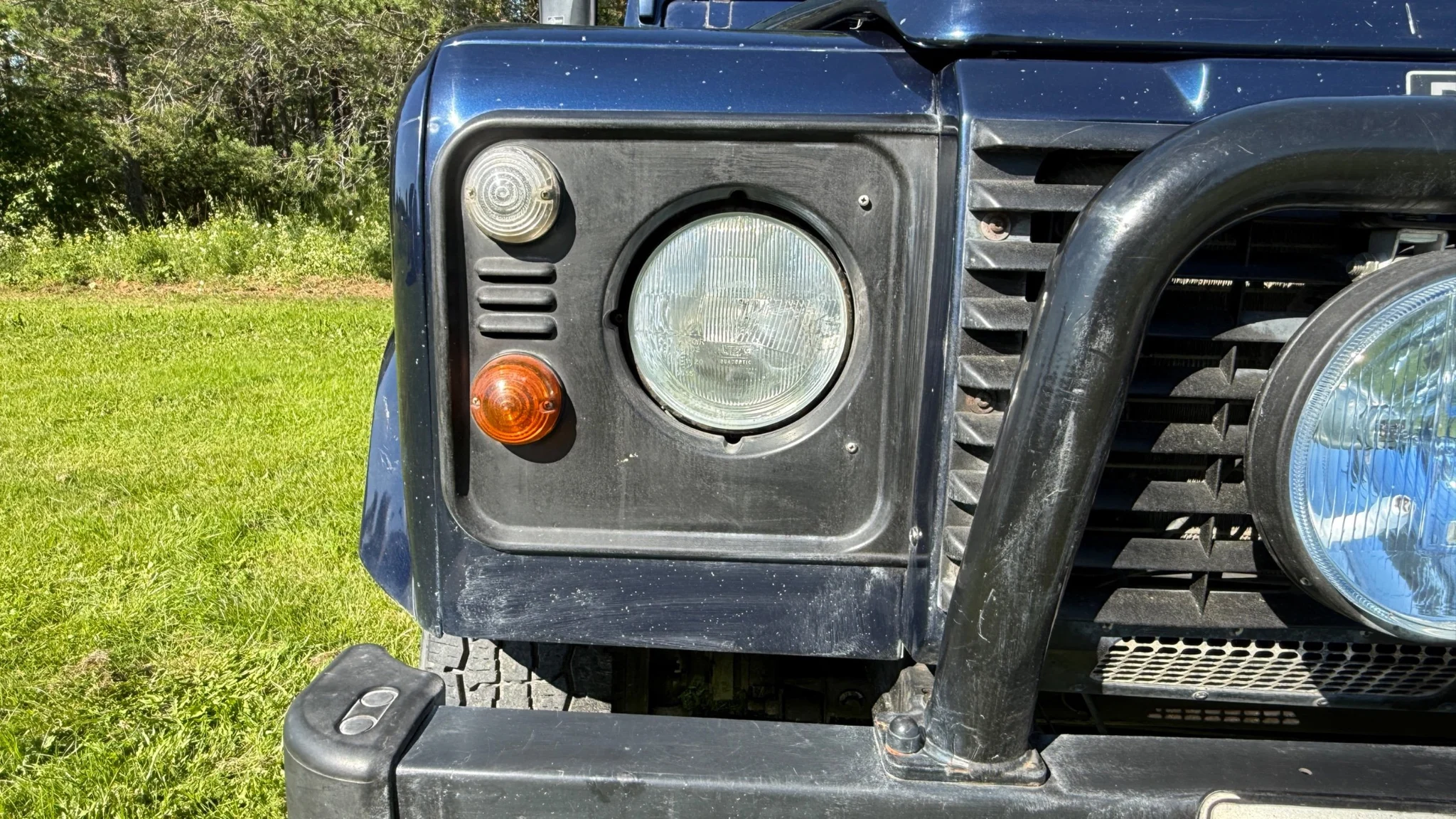 Exterior image of 2002 Land Rover Defender 110 Kombi Td5 (5)