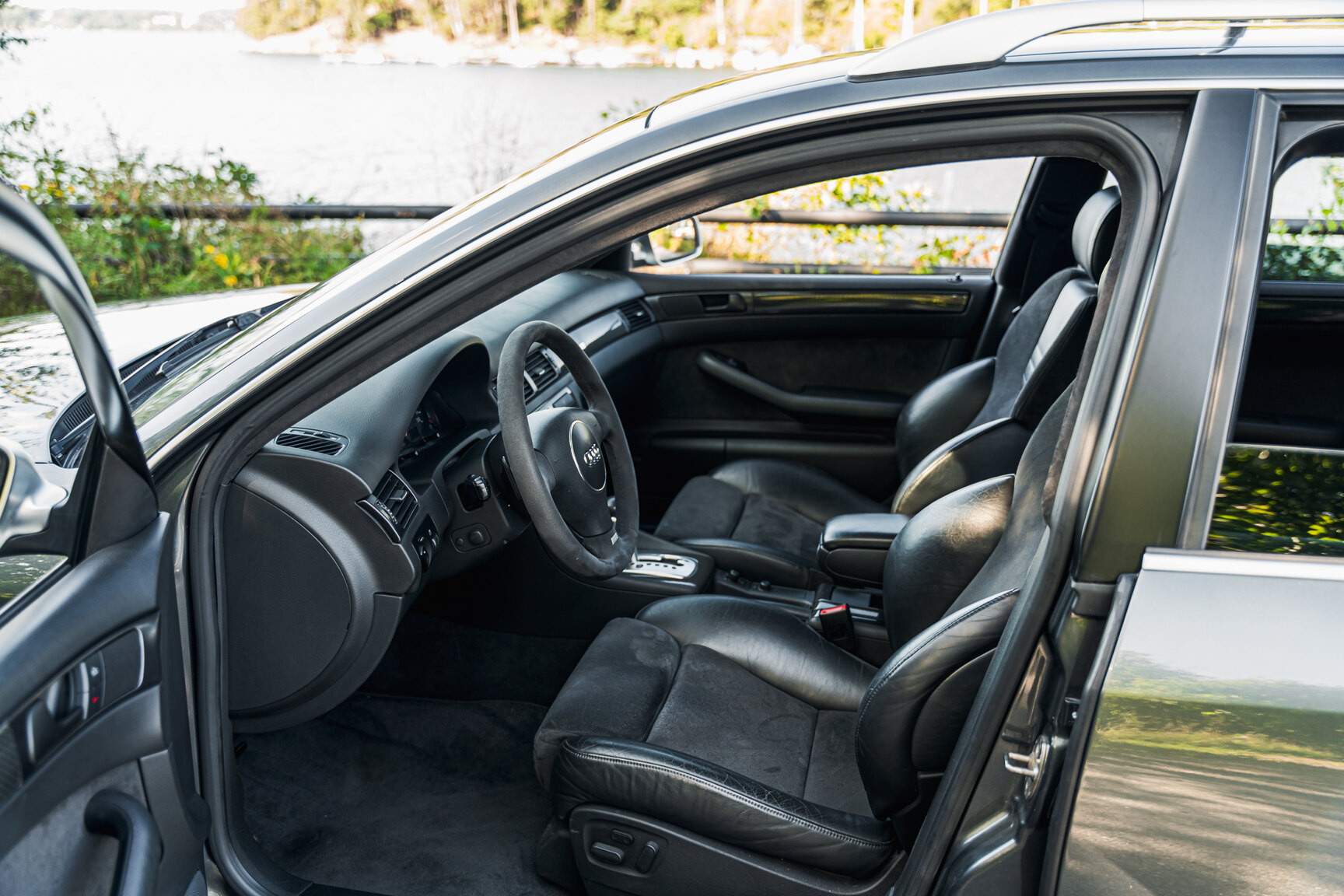 Interior image of 2003  Audi RS6 C5