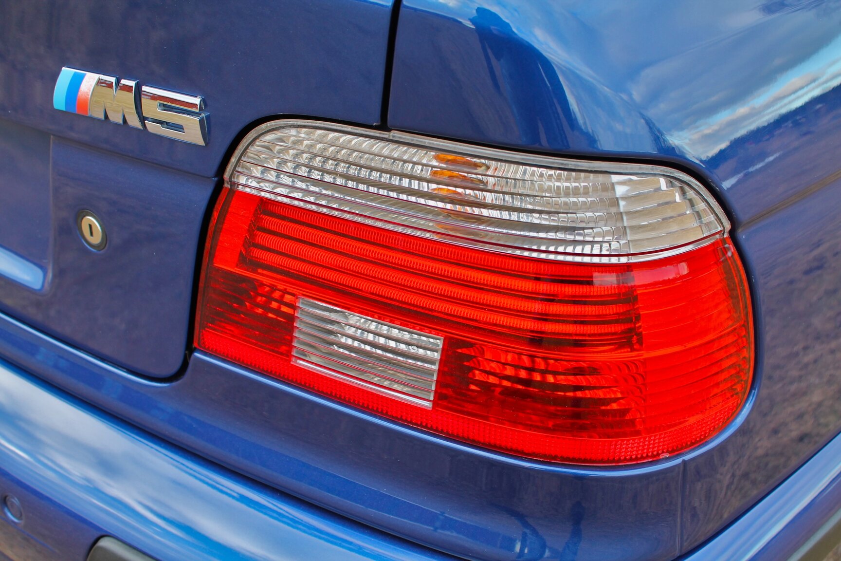 Exteriörbild på 2003 BMW M5