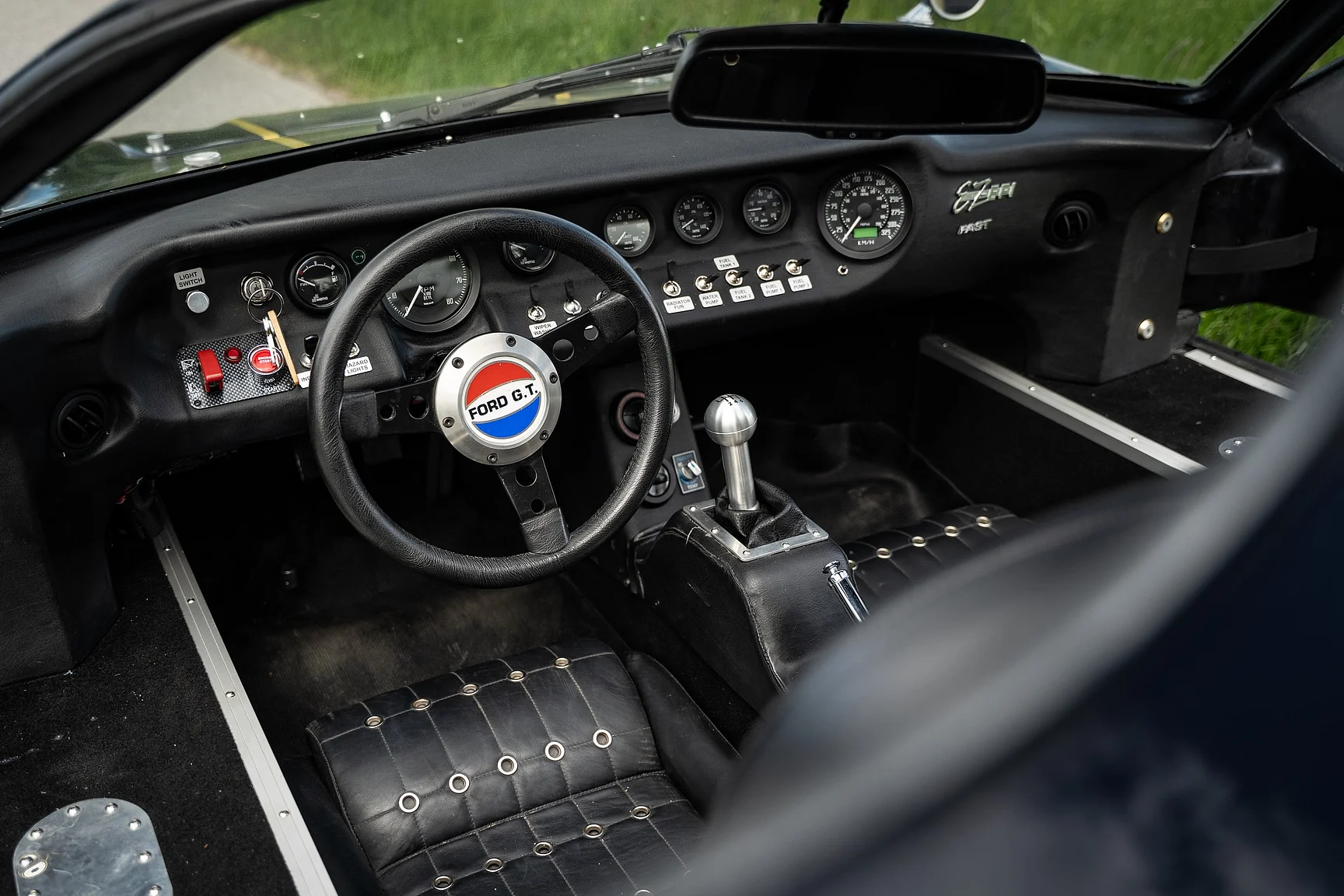 Innenraumfoto von 2024 Ford GT40 Tribute (1)