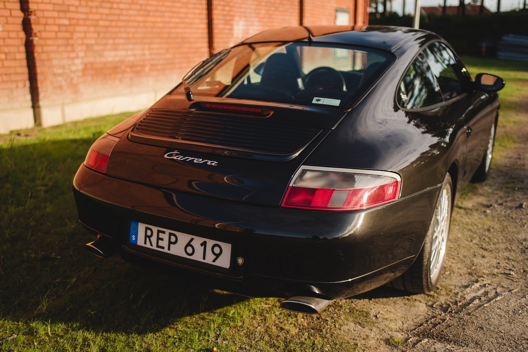 Exterior image of 1998 Porsche 996 Carrera 