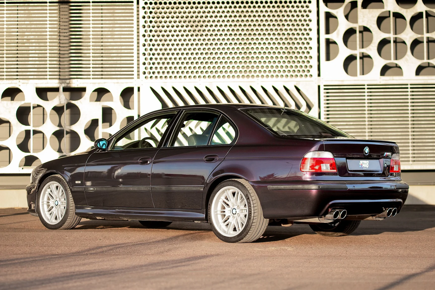 Exteriörbild på 2002 BMW M5 E39 (9)