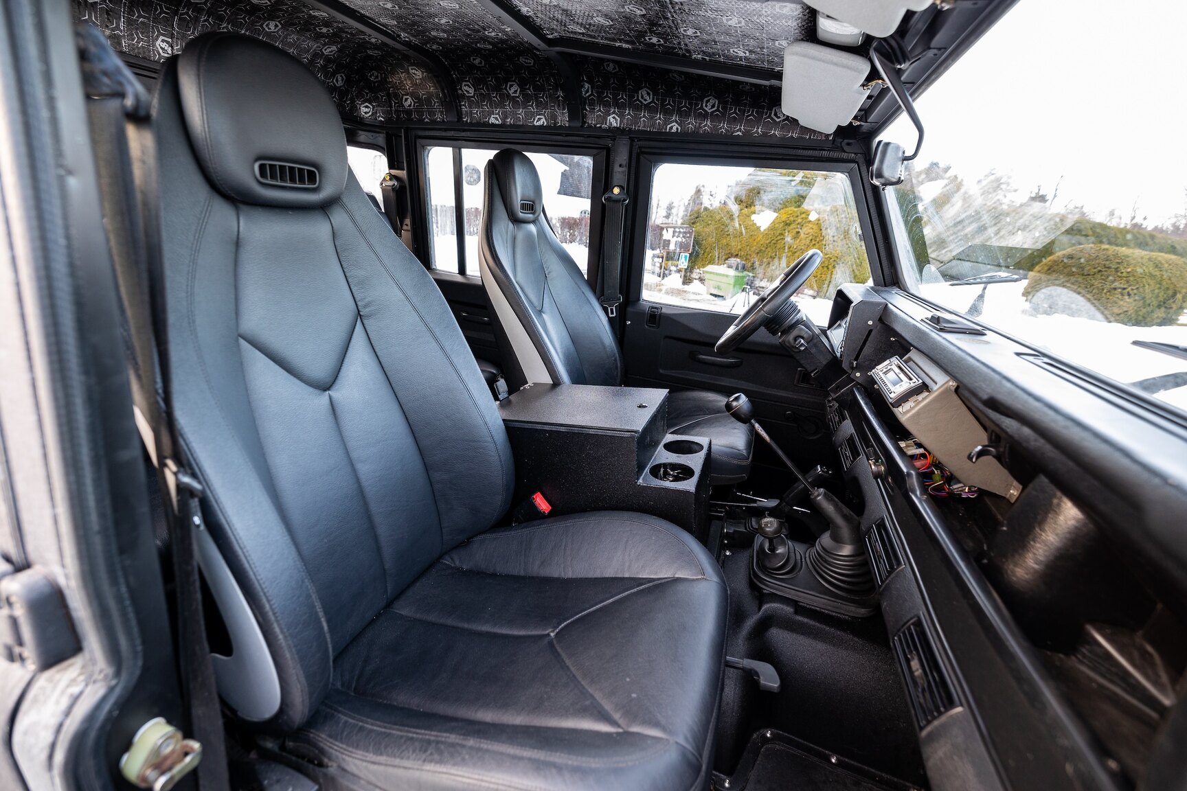 Interior image of 2000 Land Rover Defender 130