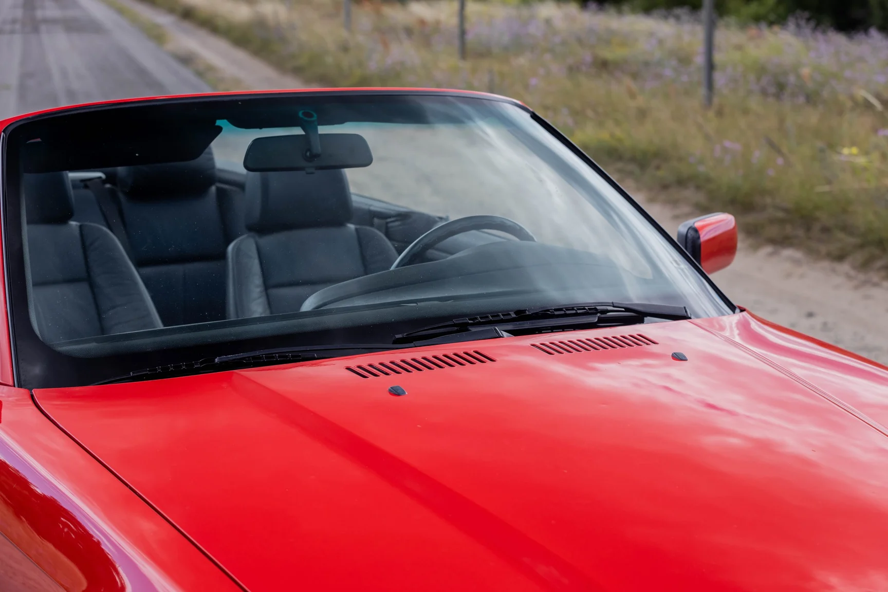 Exterior image of 1994 BMW 325i Convertible (17)