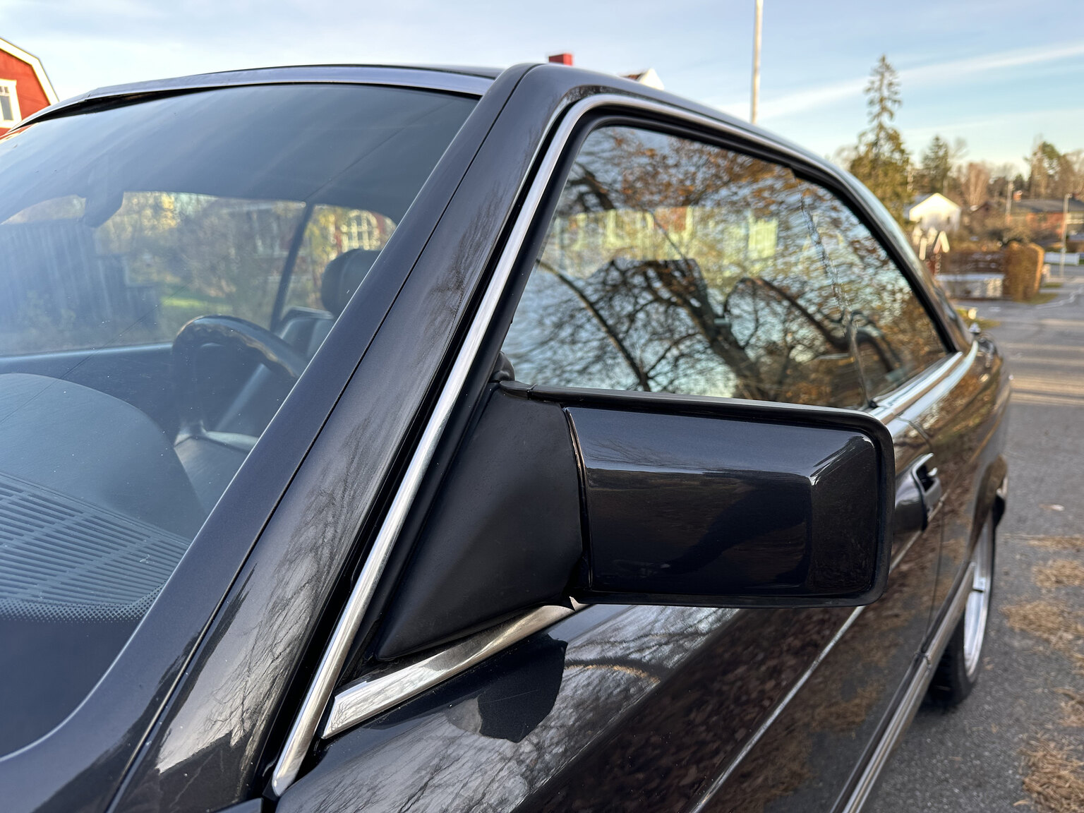 Exteriörbild på 1988 Mercedes 560 SEC