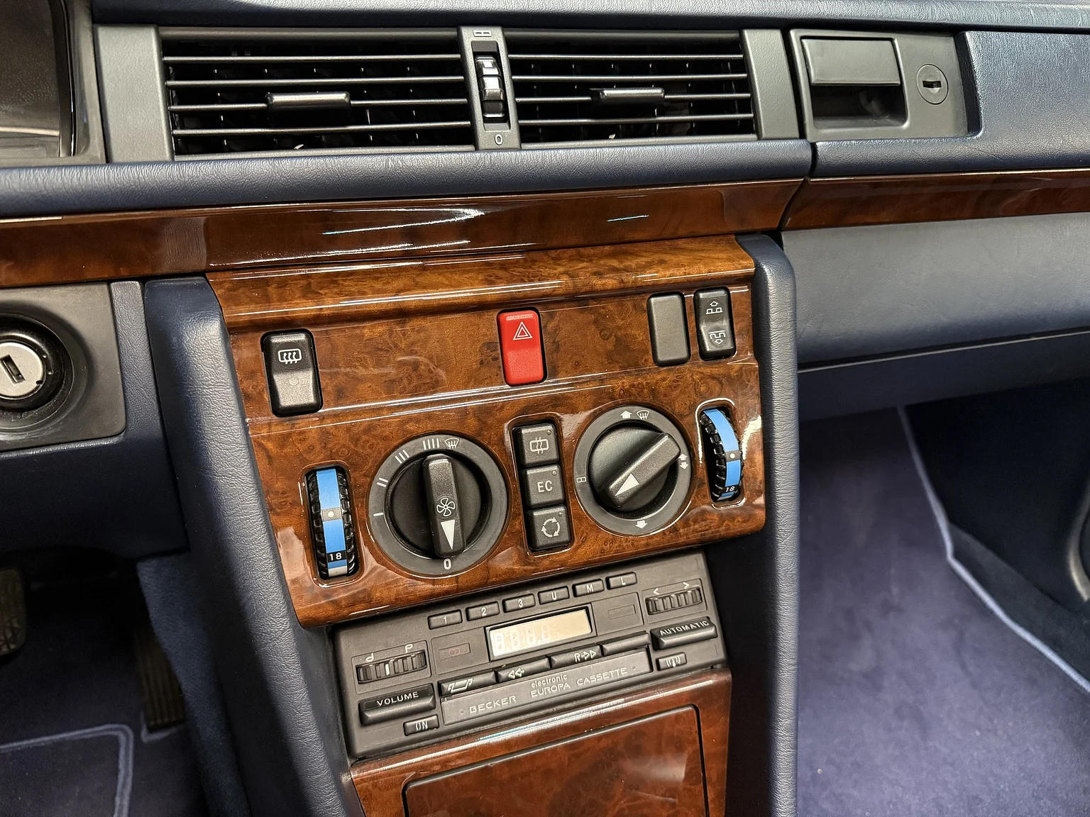 Interiörbild 1993 Mercedes-Benz 300 CE-24 Cabriolet (6)