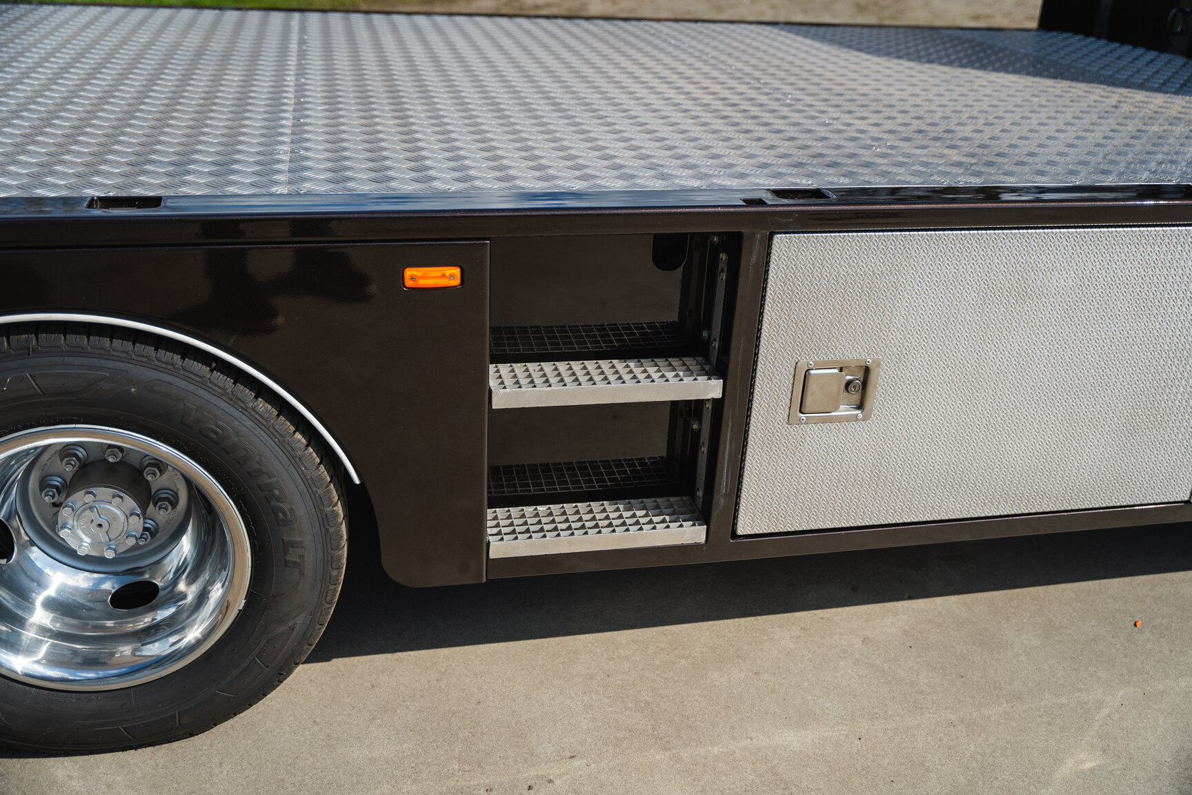Exterior image of 1948 Chevrolet COE Loadmaster