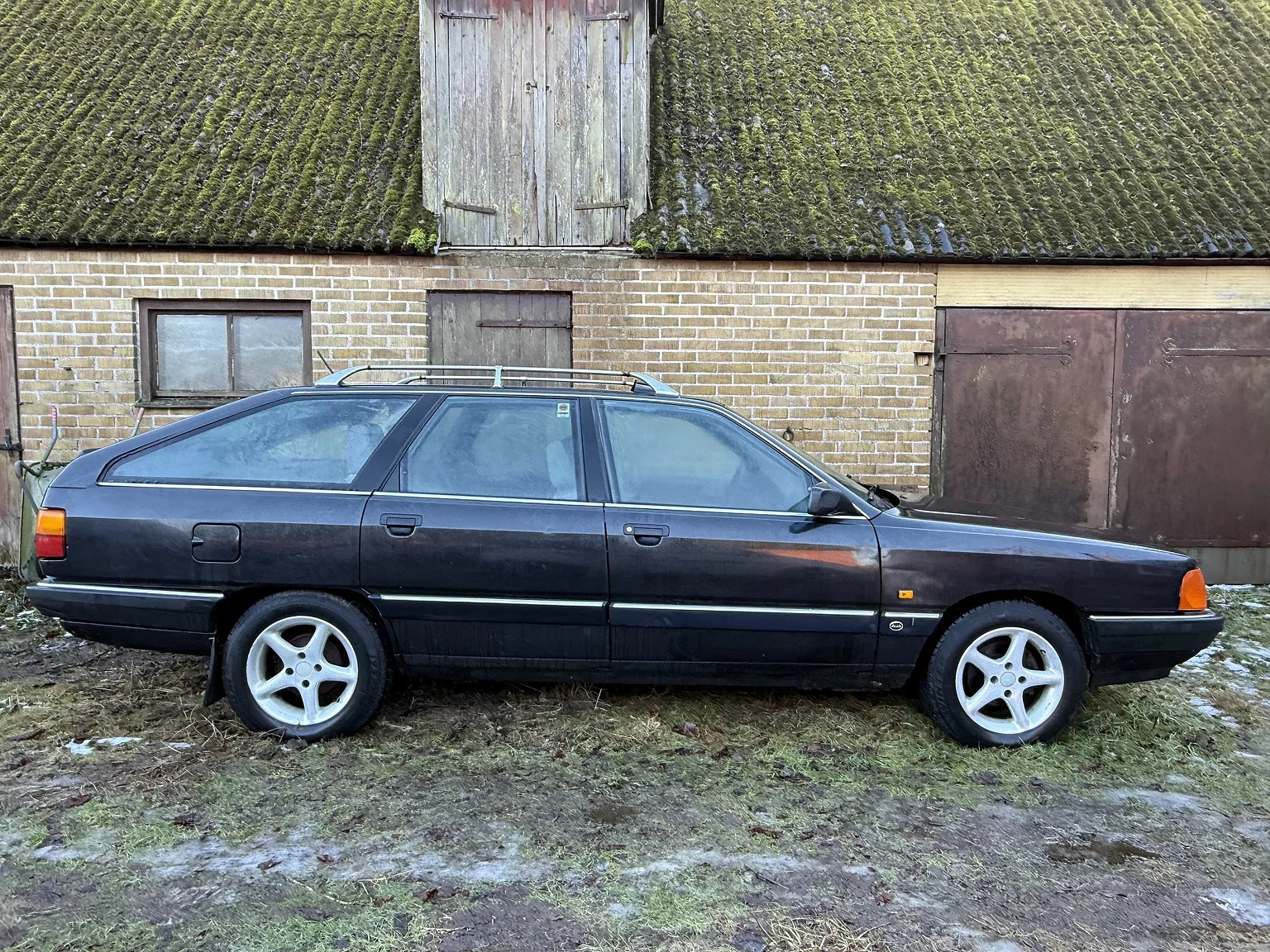 Exteriörbild på 1990 Audi 100 Avant (17)