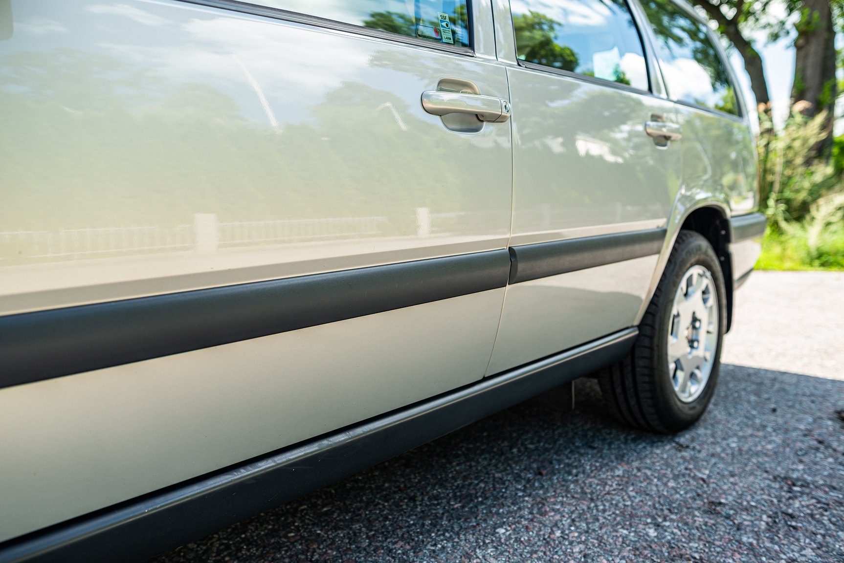 Exterior image of 2000 Volvo V70 XC 2.4 T AWD 