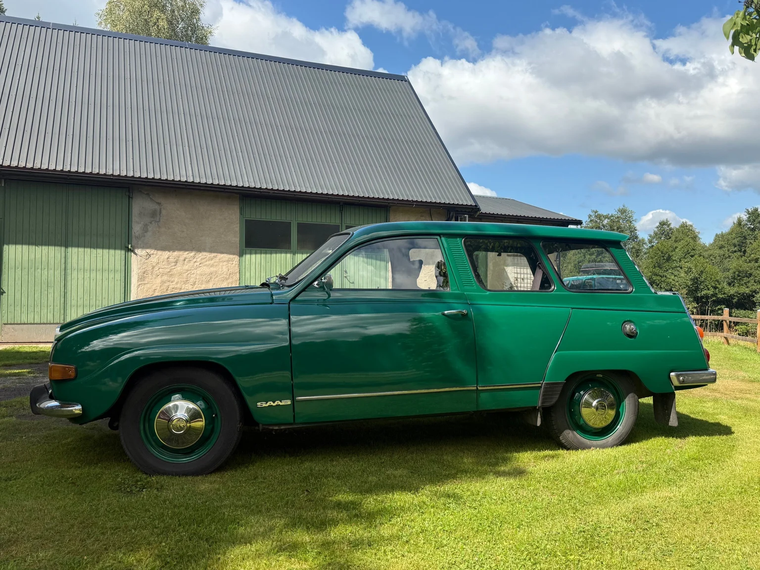 Exterior image of 1975 Saab 95 V4 kombi - 7-sits (9)