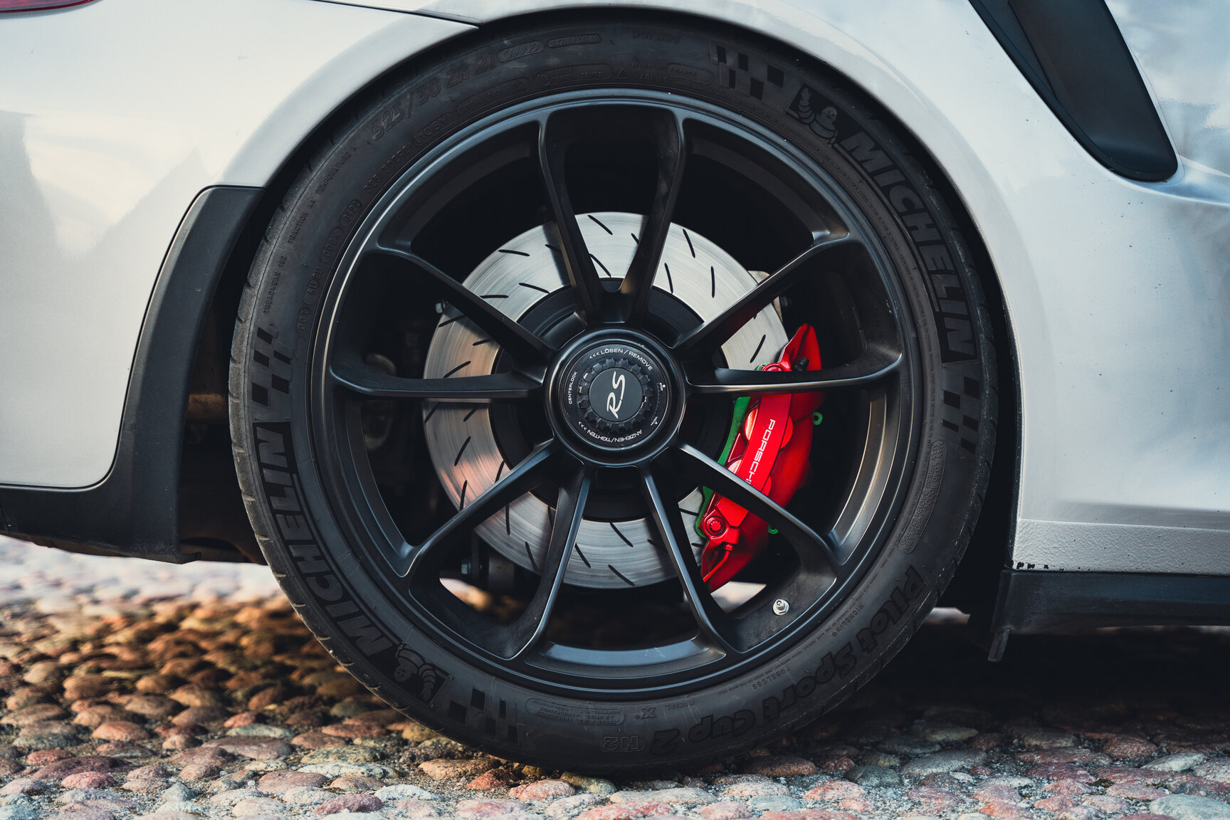 Exterior image of 2016 Porsche 911 991 GT3 RS (15)