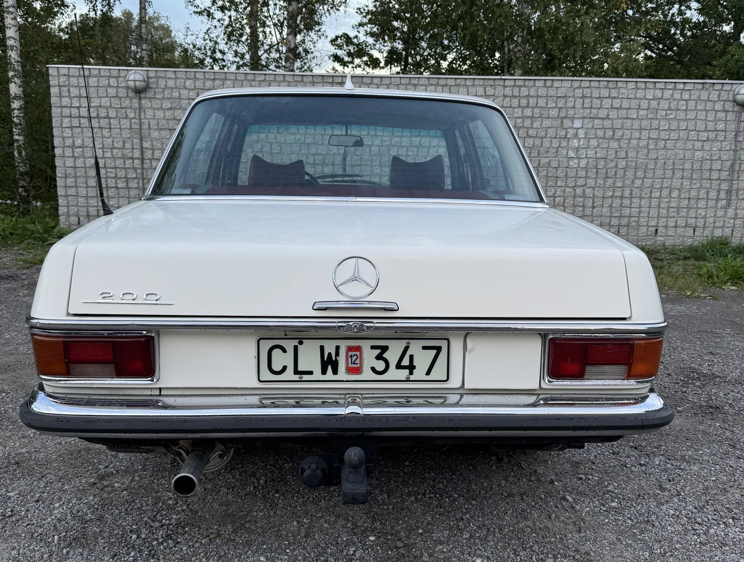 Exterior image of 1972 Mercedes-Benz 200 (8)