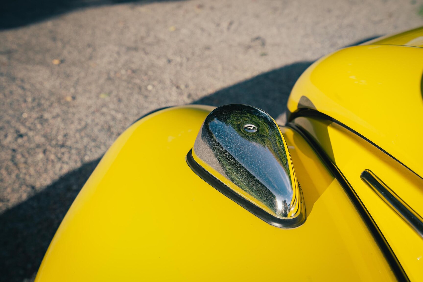 Exteriörbild på 1973 Volkswagen Bubbla Karmann 1303 LS (30)