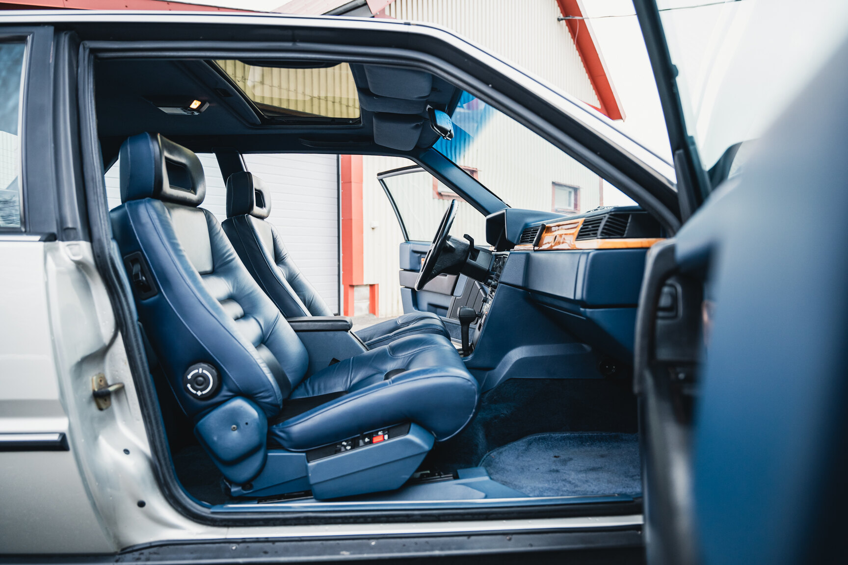 Interior image of 1988 Volvo 780 Bertone Coupé