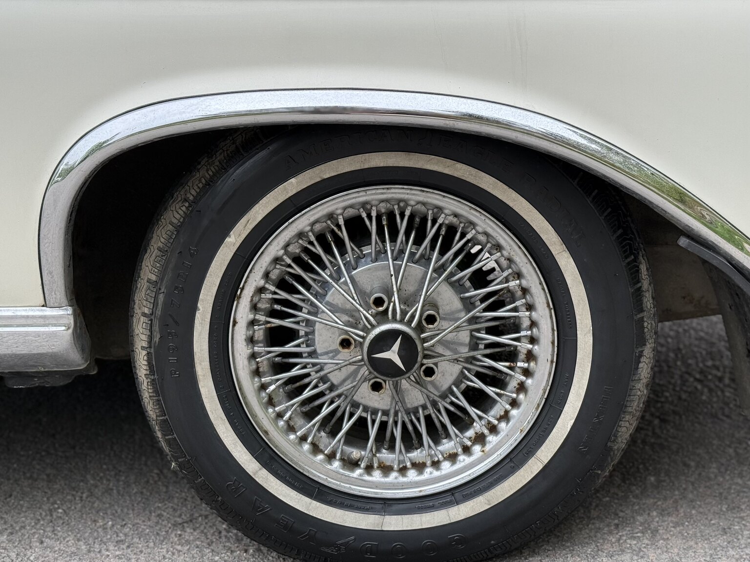 Exteriörbild på 1963 Mercedes-Benz 220 SE