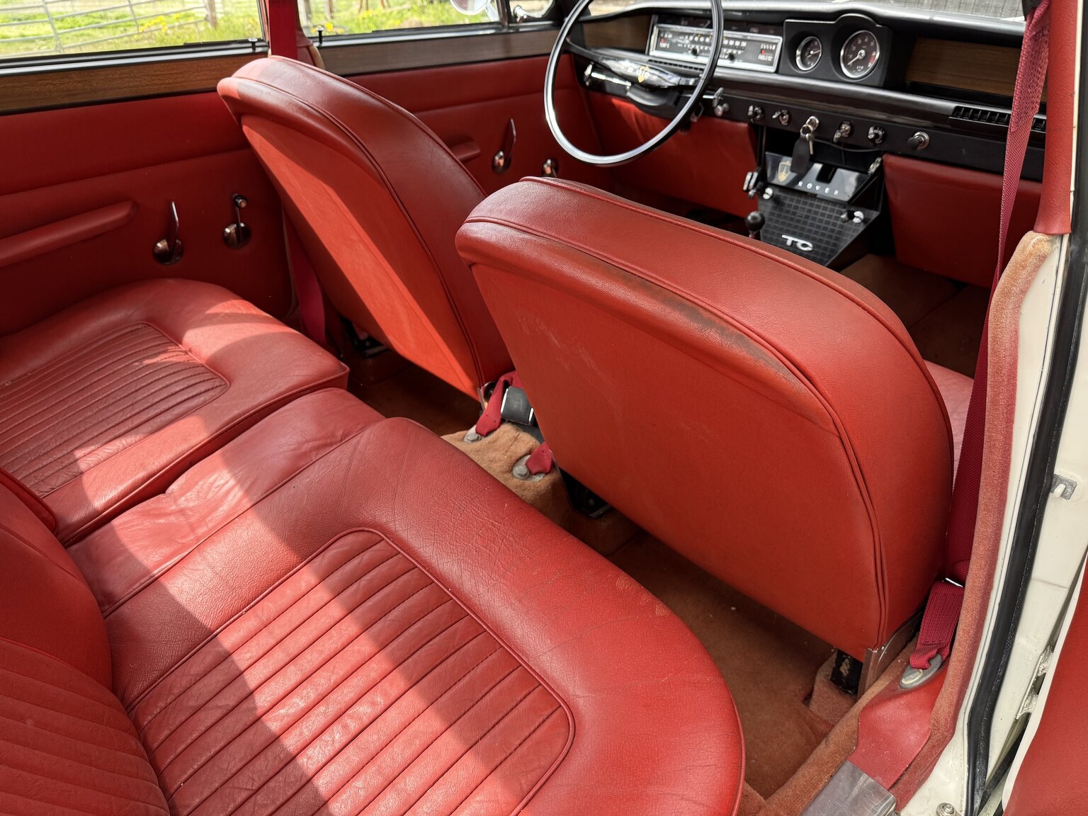 Interior image of 1967 Rover 2000 TC 2.0 OHC