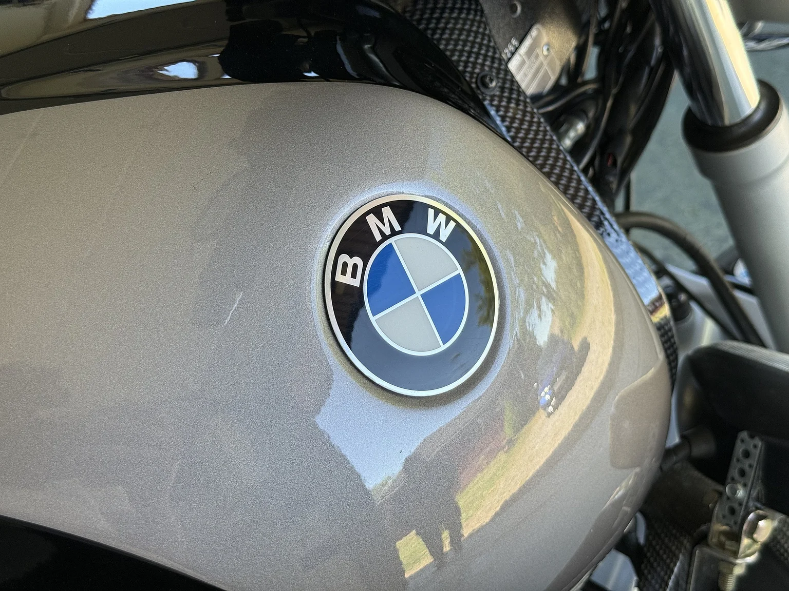 Exterior image of 1999 BMW Motorrad R 1100 R (21)