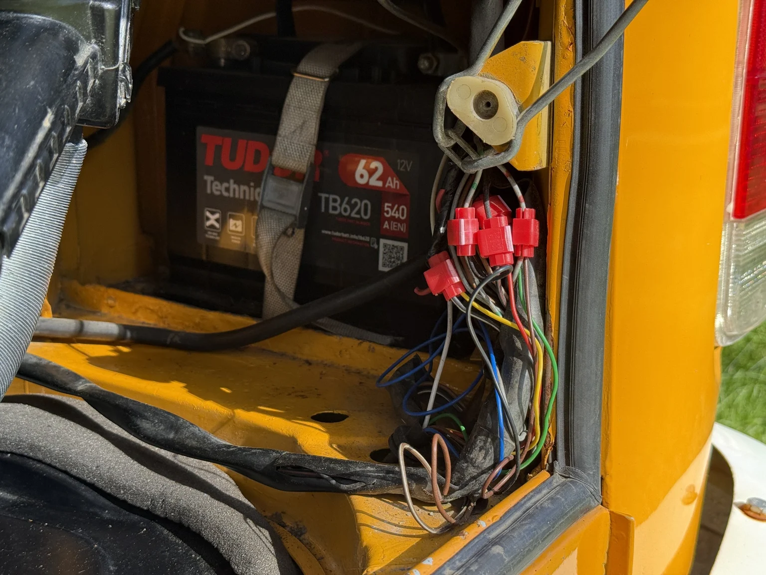Image of 1975 Volkswagen Transporter Campervan mechanics (12)